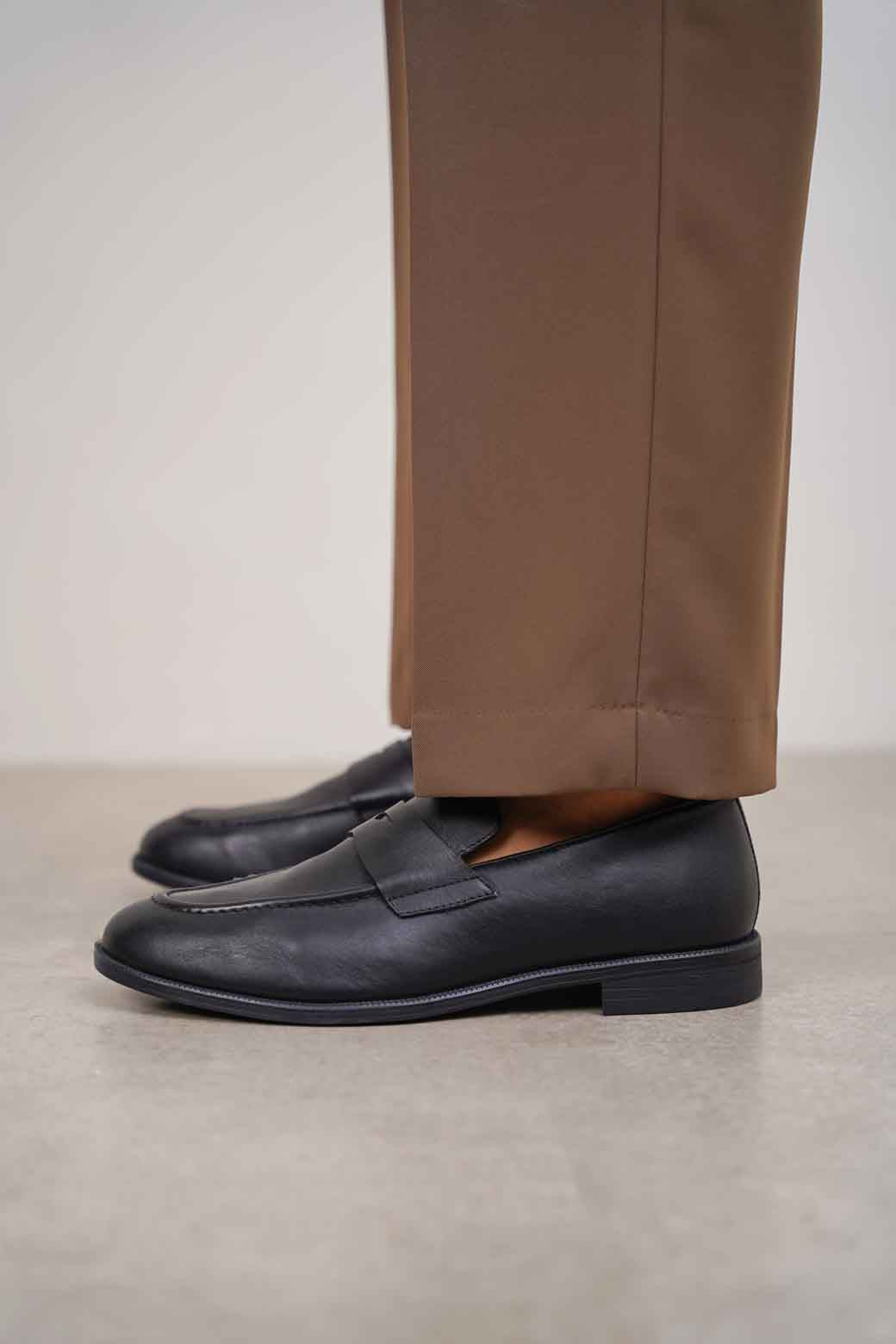 BLACK CLASSIC LEATHER LOAFERS