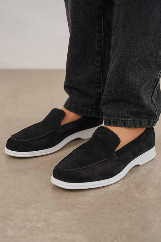 BLACK COMFORTABLE LEATHER LOAFERS