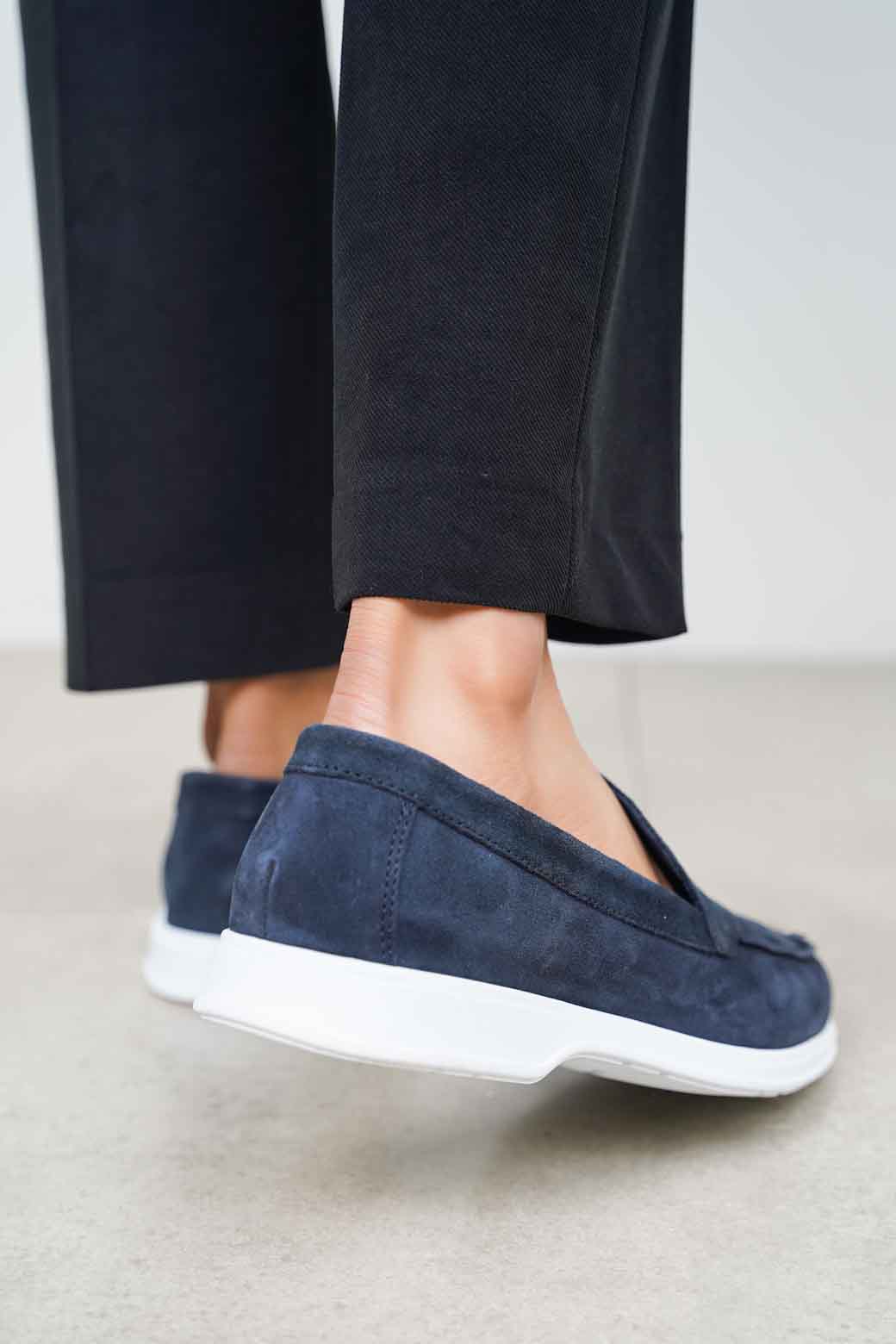 NAVY CLASSIC LEATHER SLIP-ONS