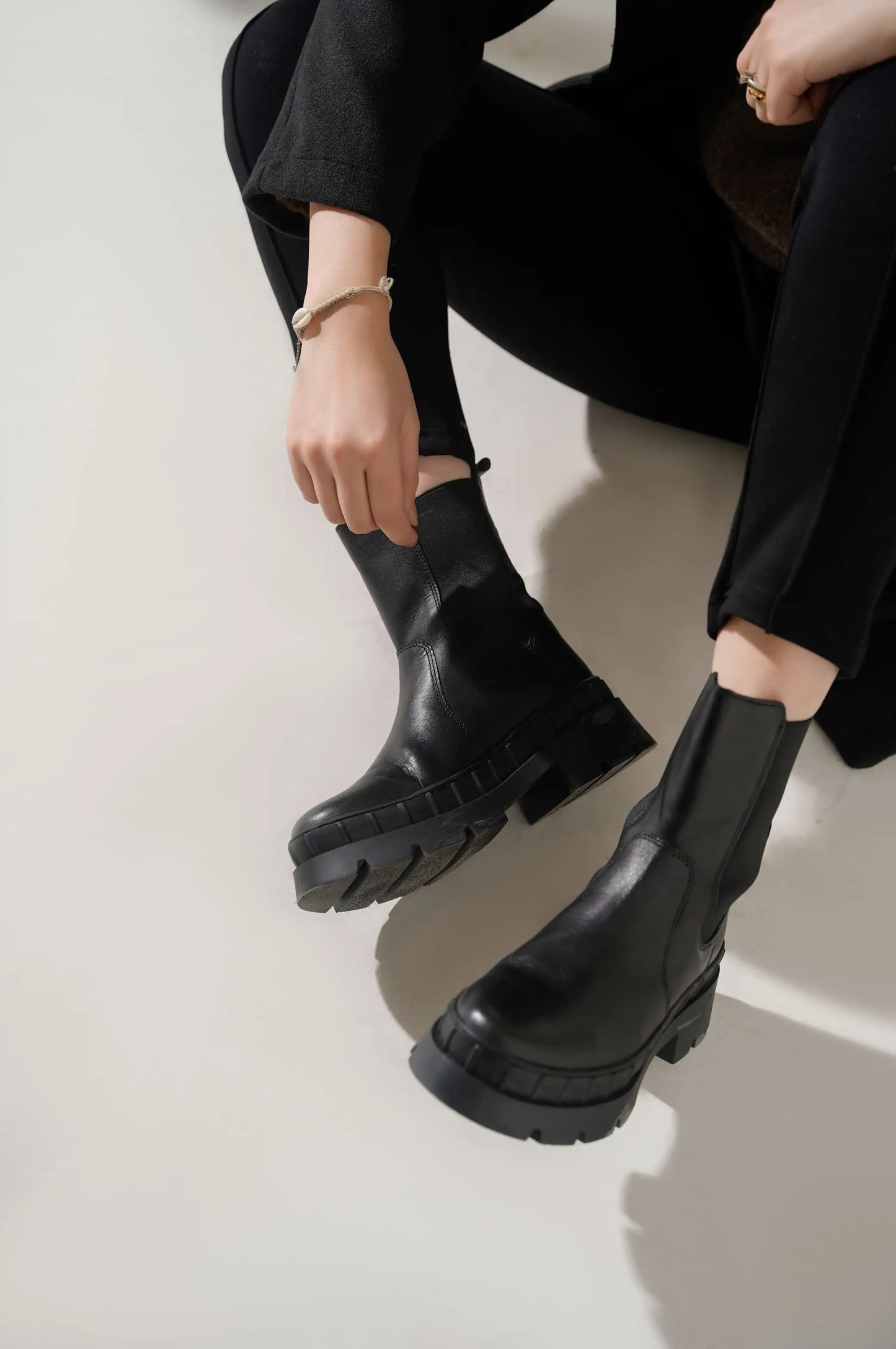 NEO LEATHER CHUNKY BOOT - CHELSEA BOOTS