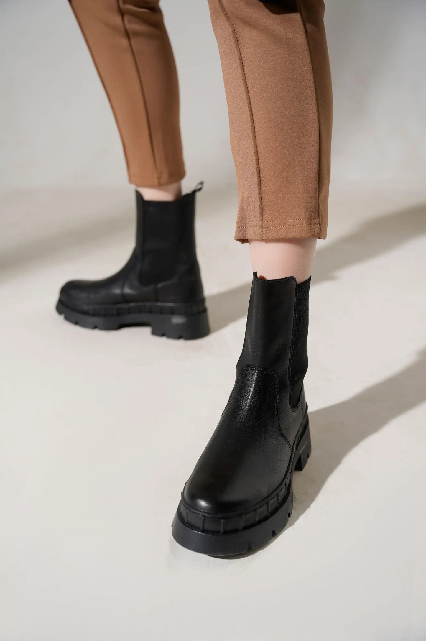 NEO LEATHER CHUNKY BOOT - CHELSEA BOOTS