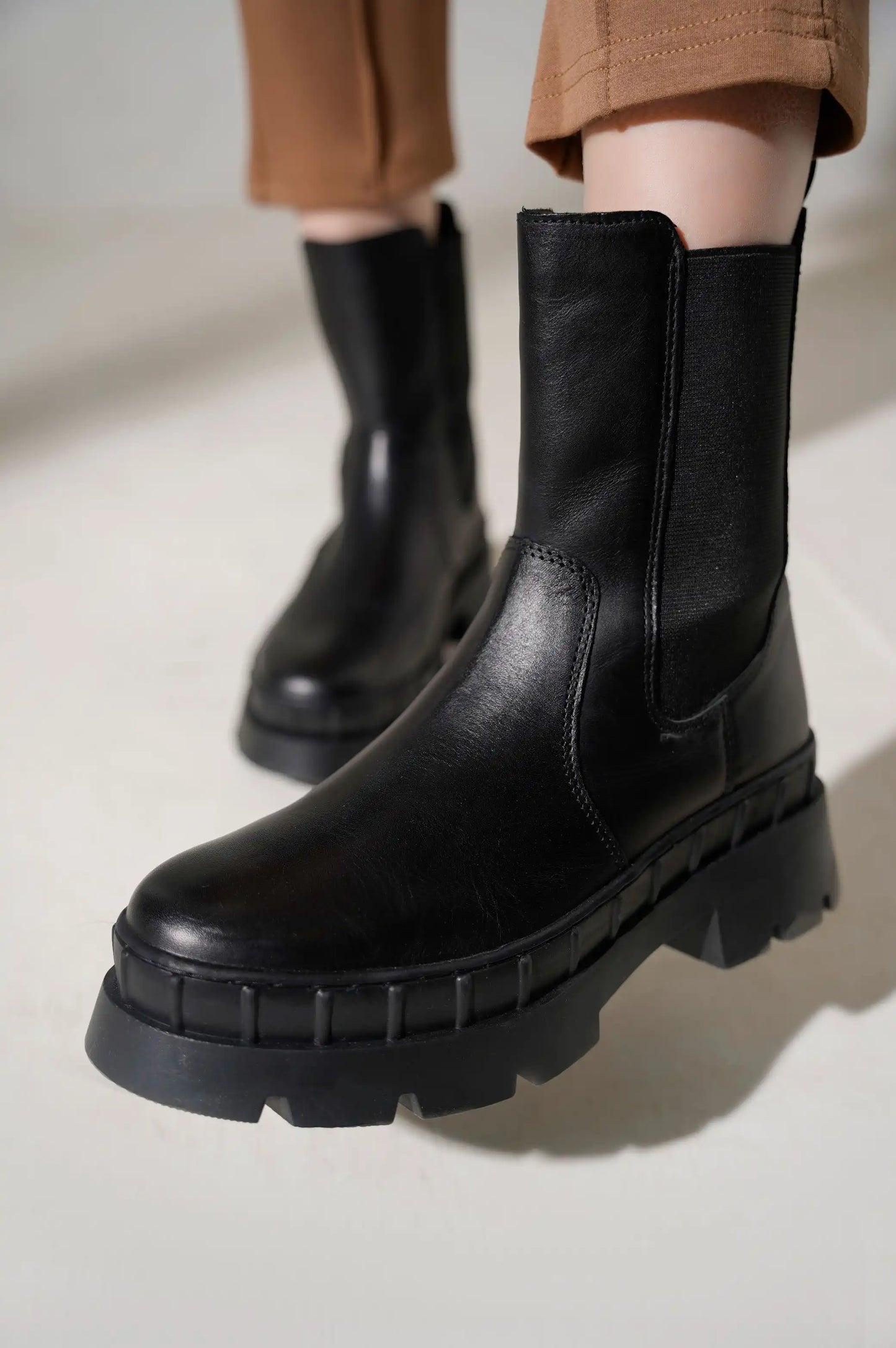 NEO LEATHER CHUNKY BOOT - CHELSEA BOOTS