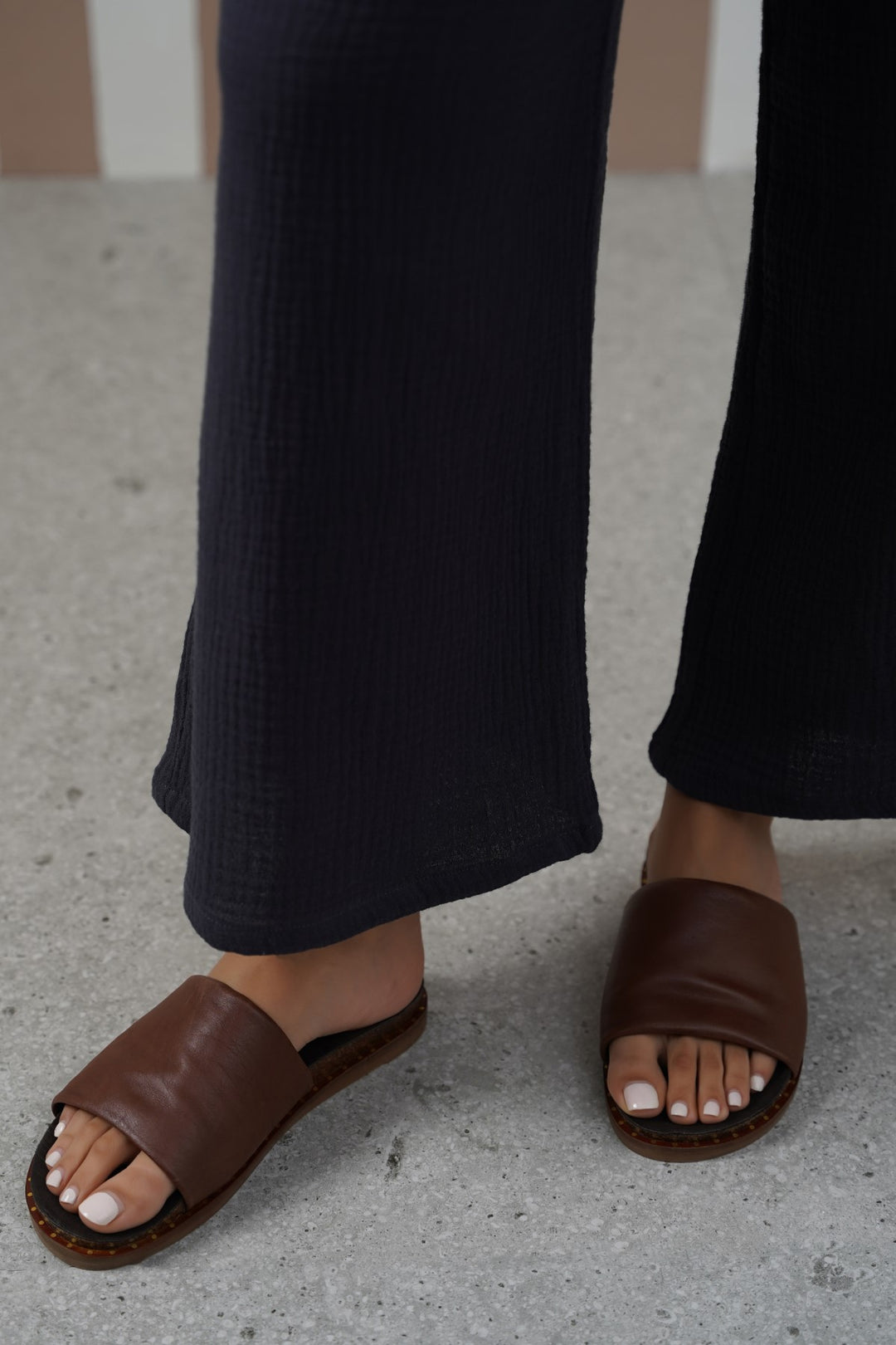 BROWN LEATHER SLIDES