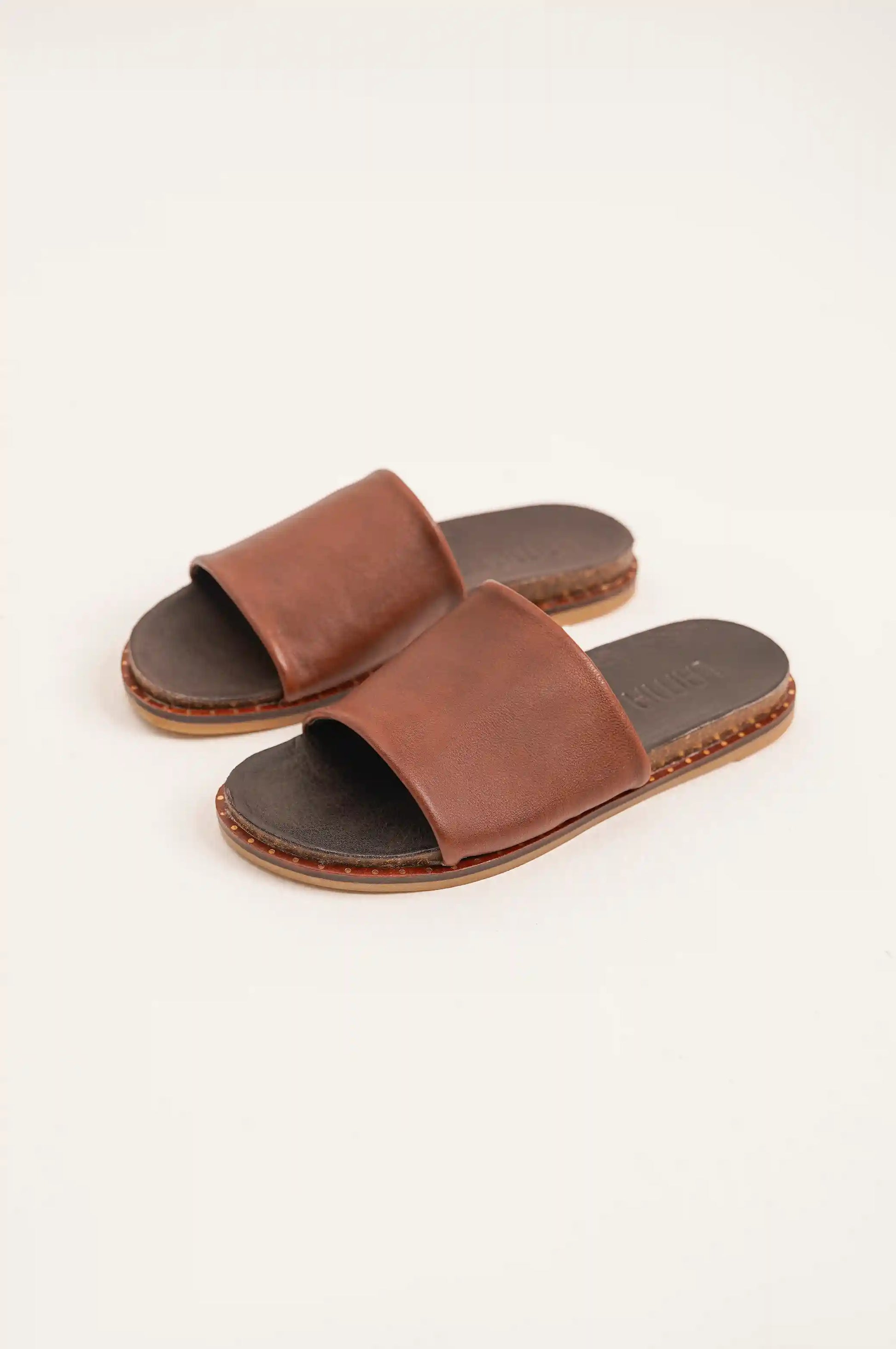BROWN LEATHER SLIDE
