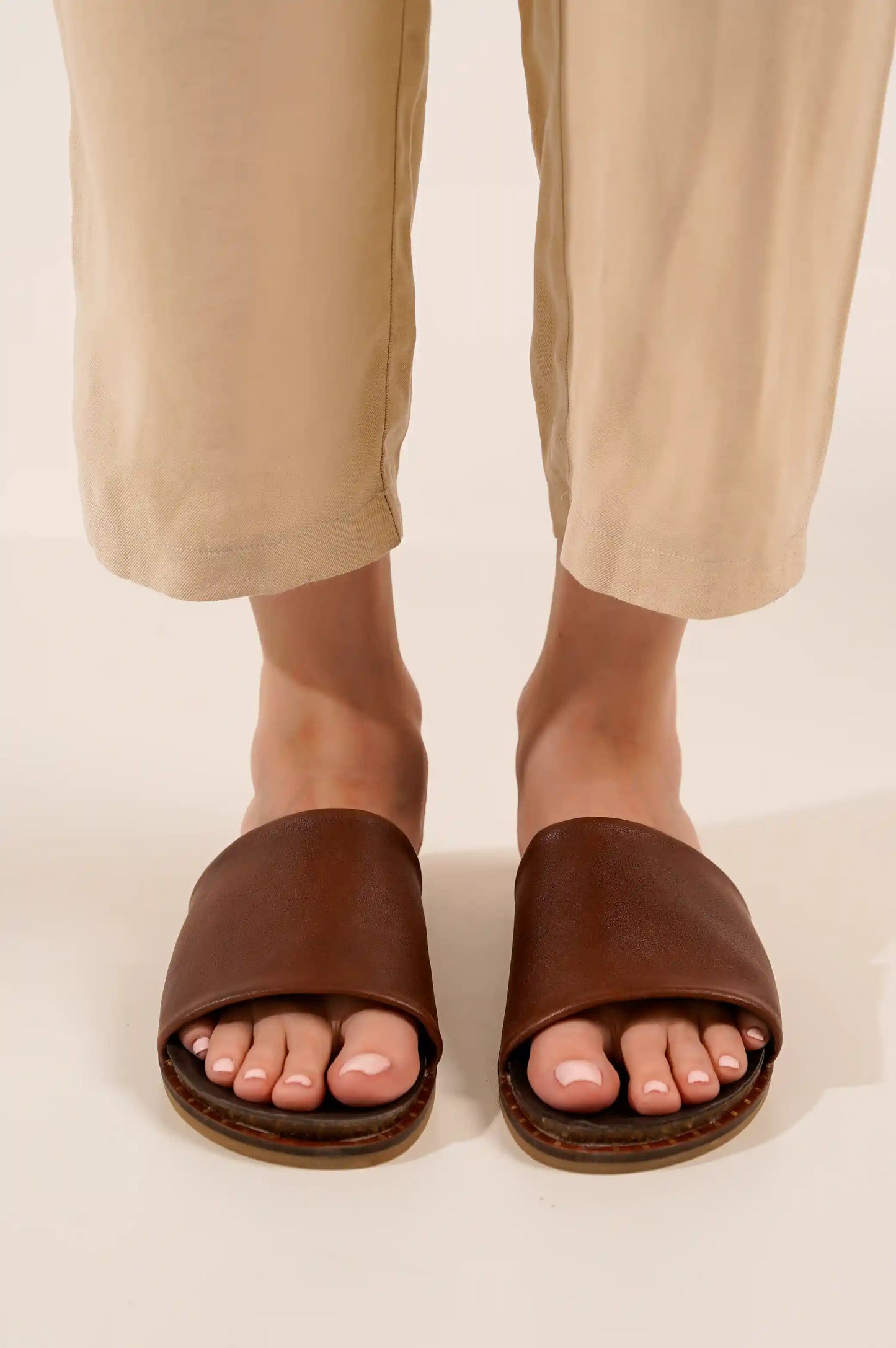 BROWN LEATHER SLIDE
