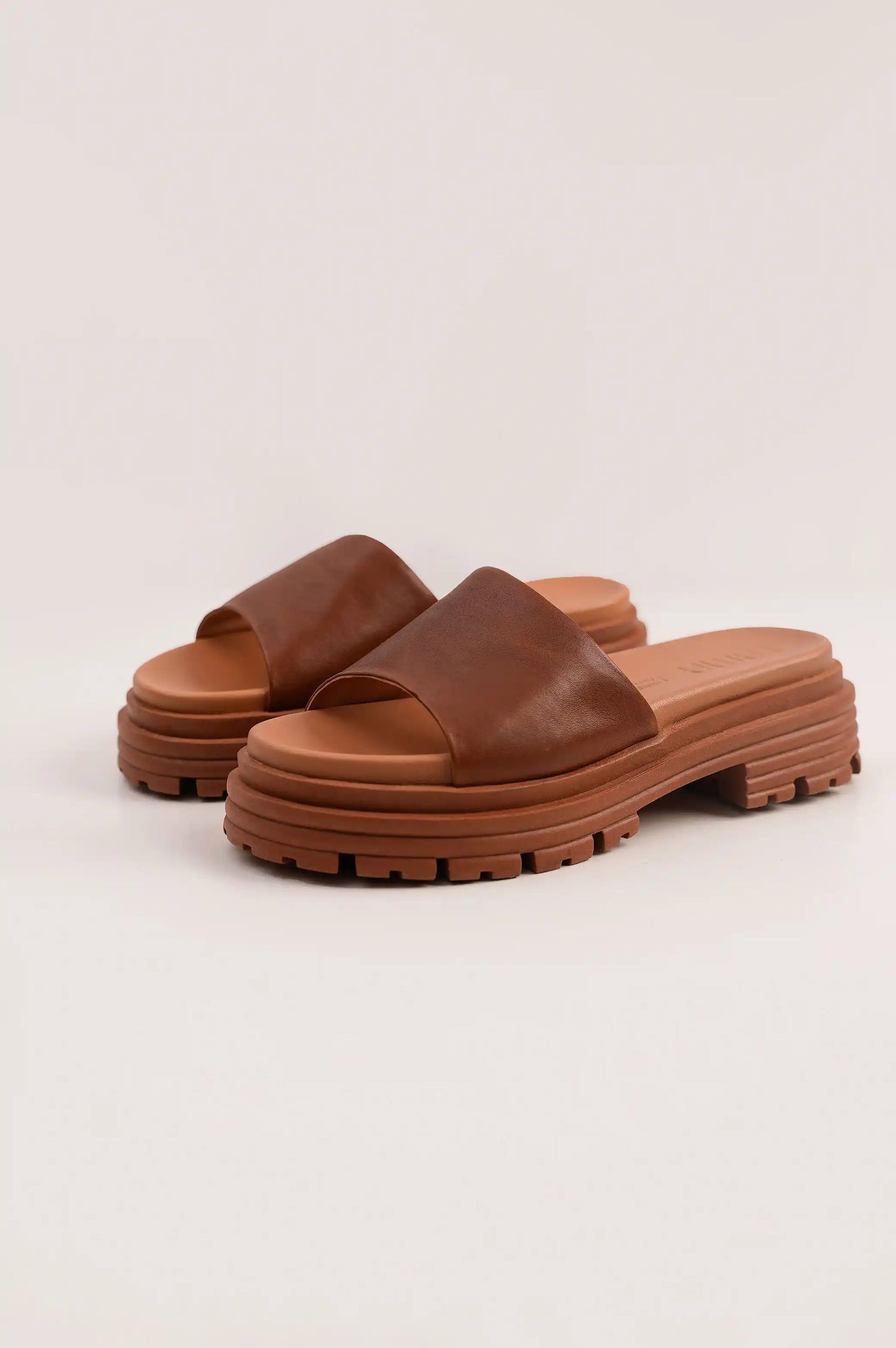 COGNAC WOMAN CHUNKY SLIDES