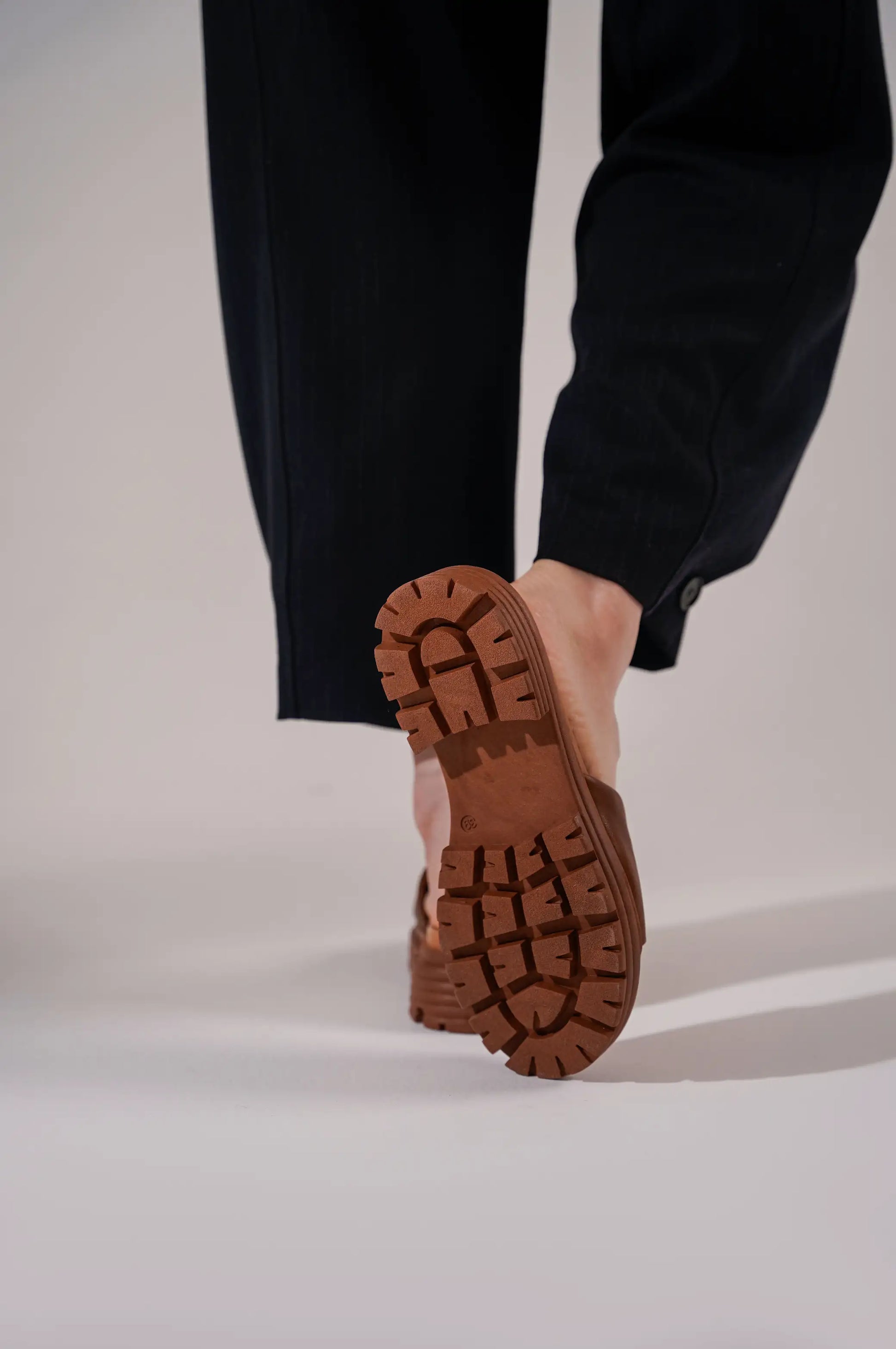 COGNAC WOMAN CHUNKY SLIDES