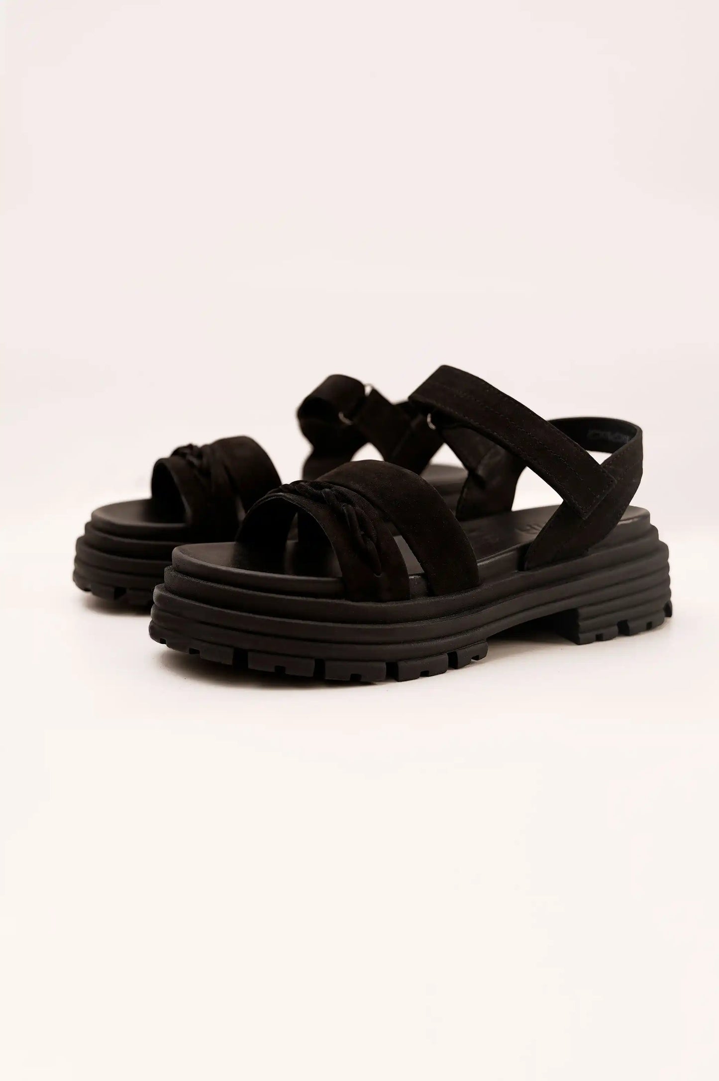 BLACK WOMAN CHUNKY SANDALS