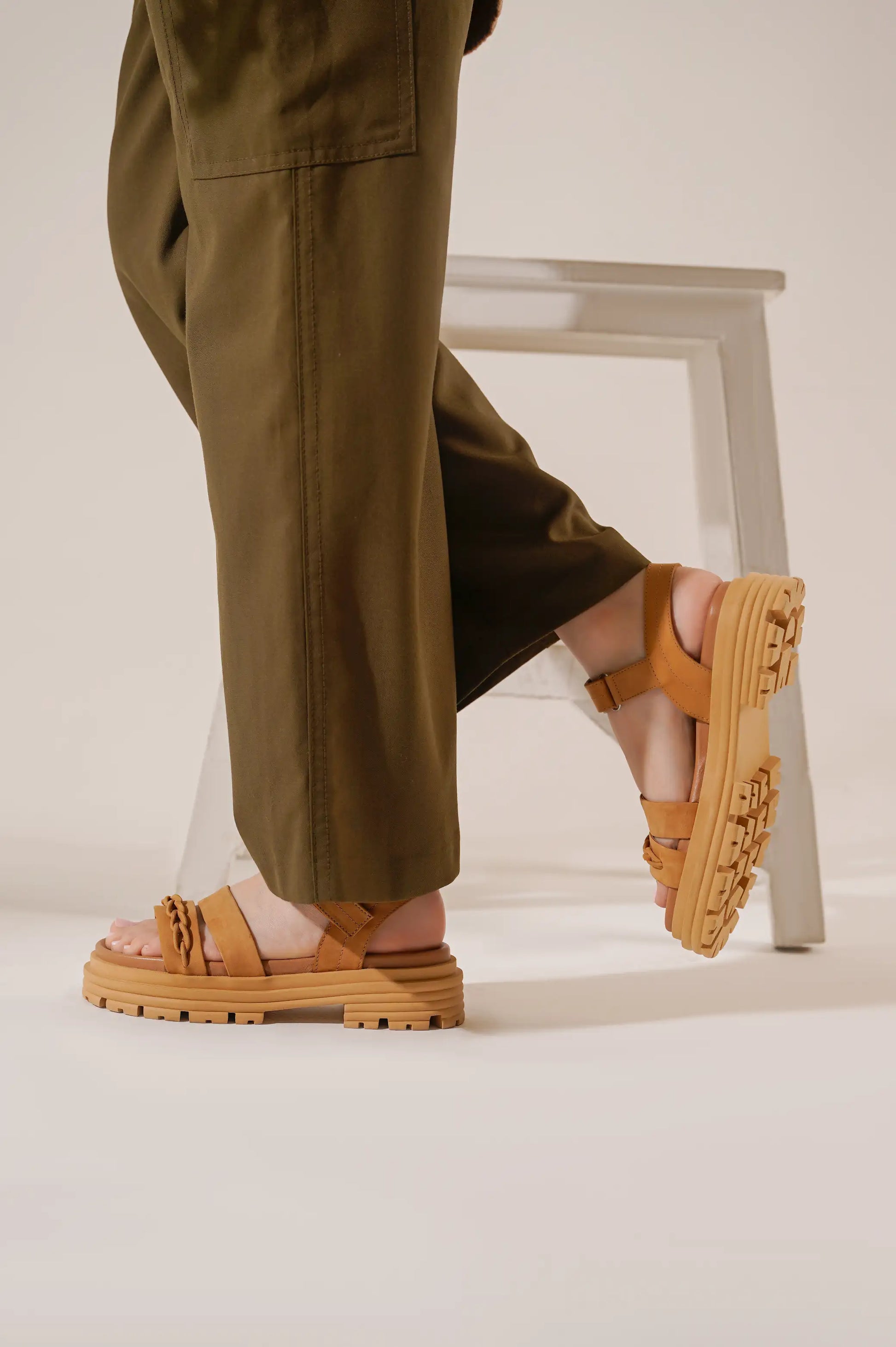 COGNAC WOMAN CHUNKY SANDALS