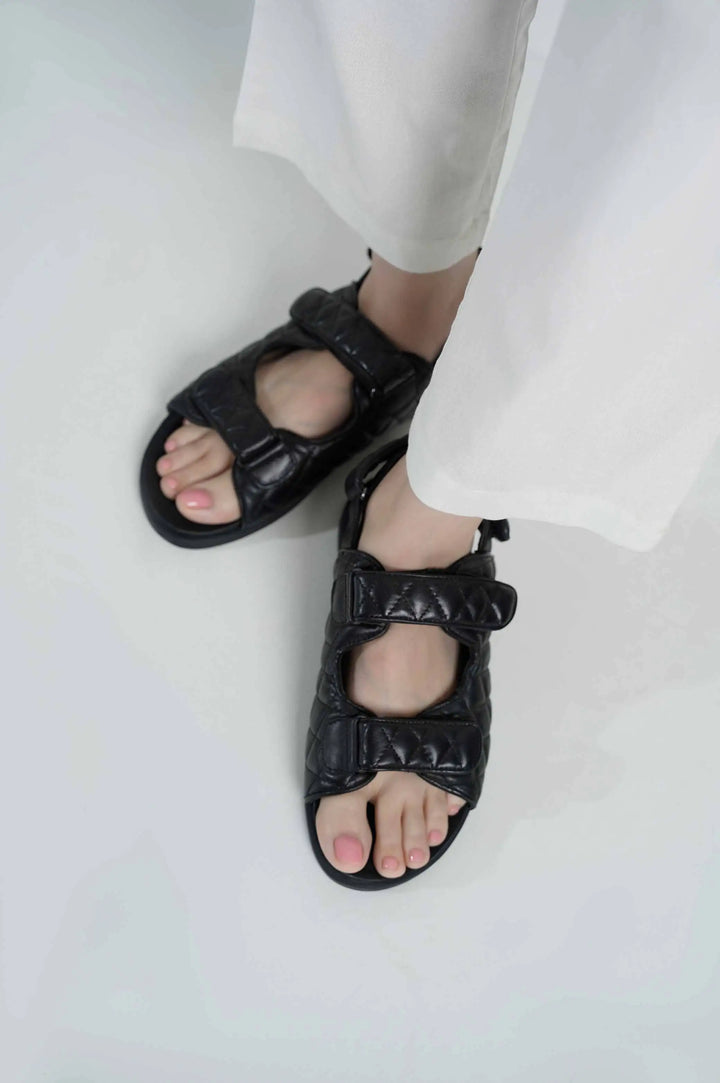 BLACK QUILTED SANDAL