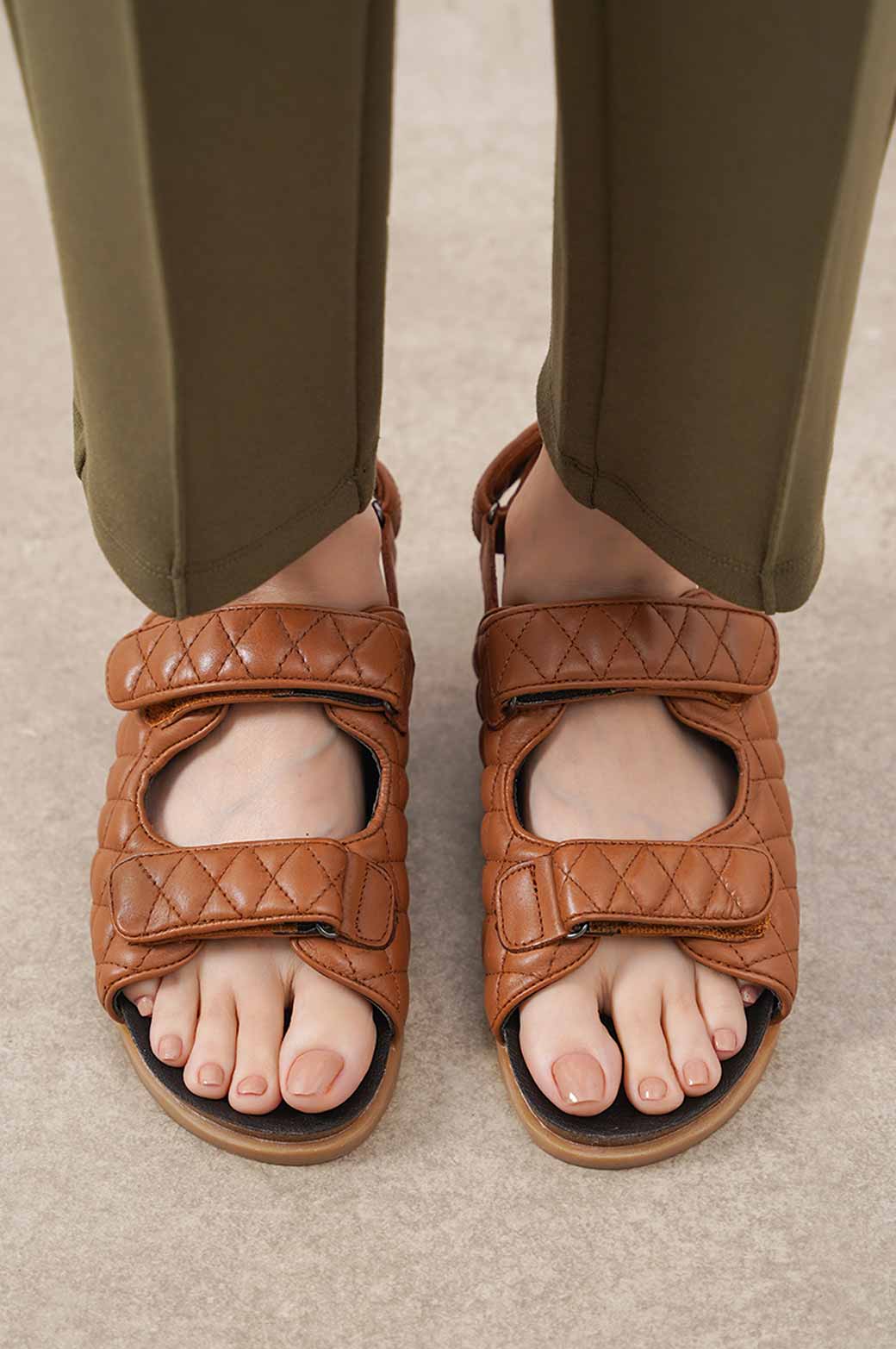 TAN QUILTED SANDALS
