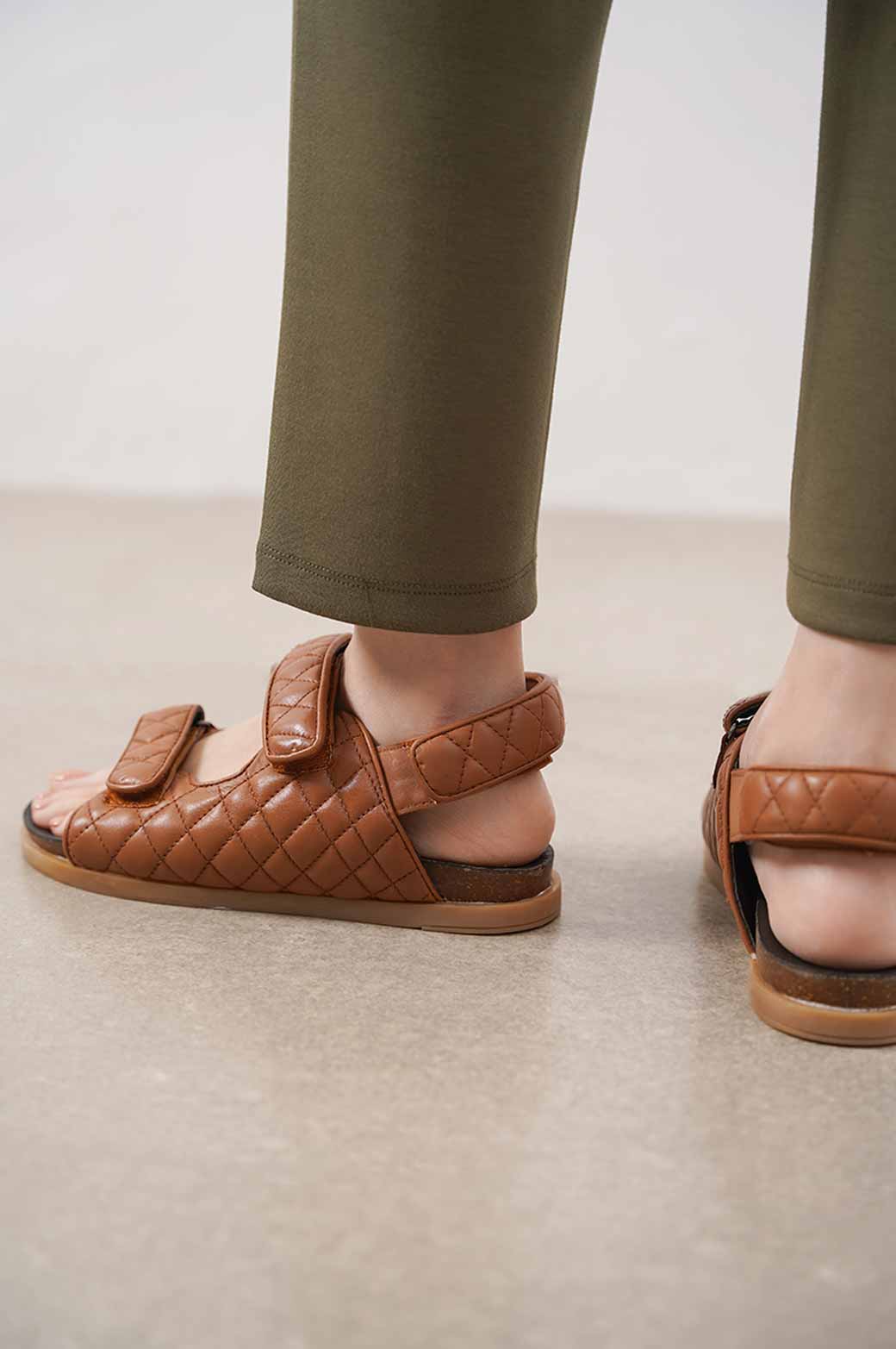 TAN QUILTED SANDALS