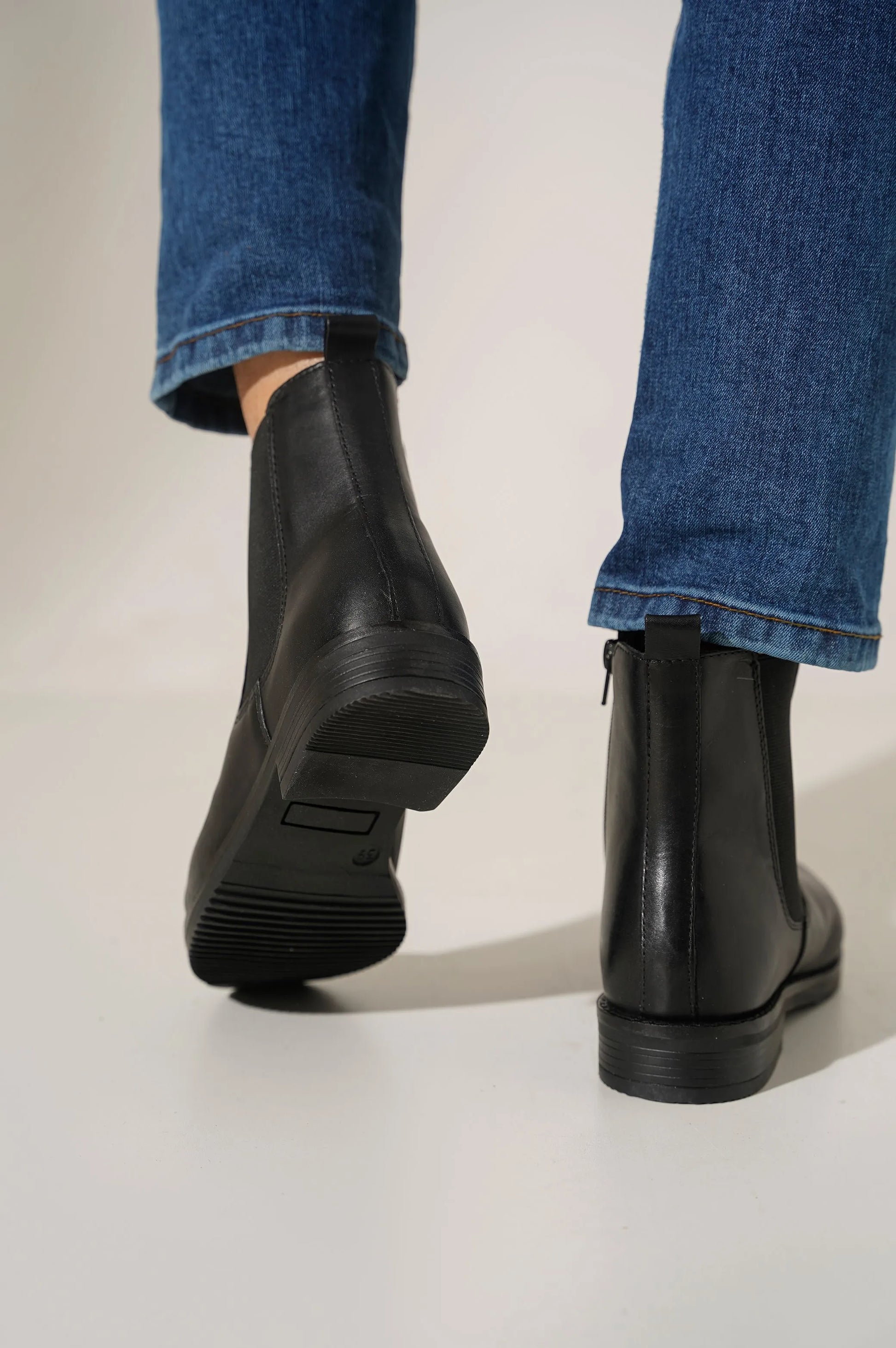 CLASSIC CHELSEA BOOT - CHELSEA BOOTS