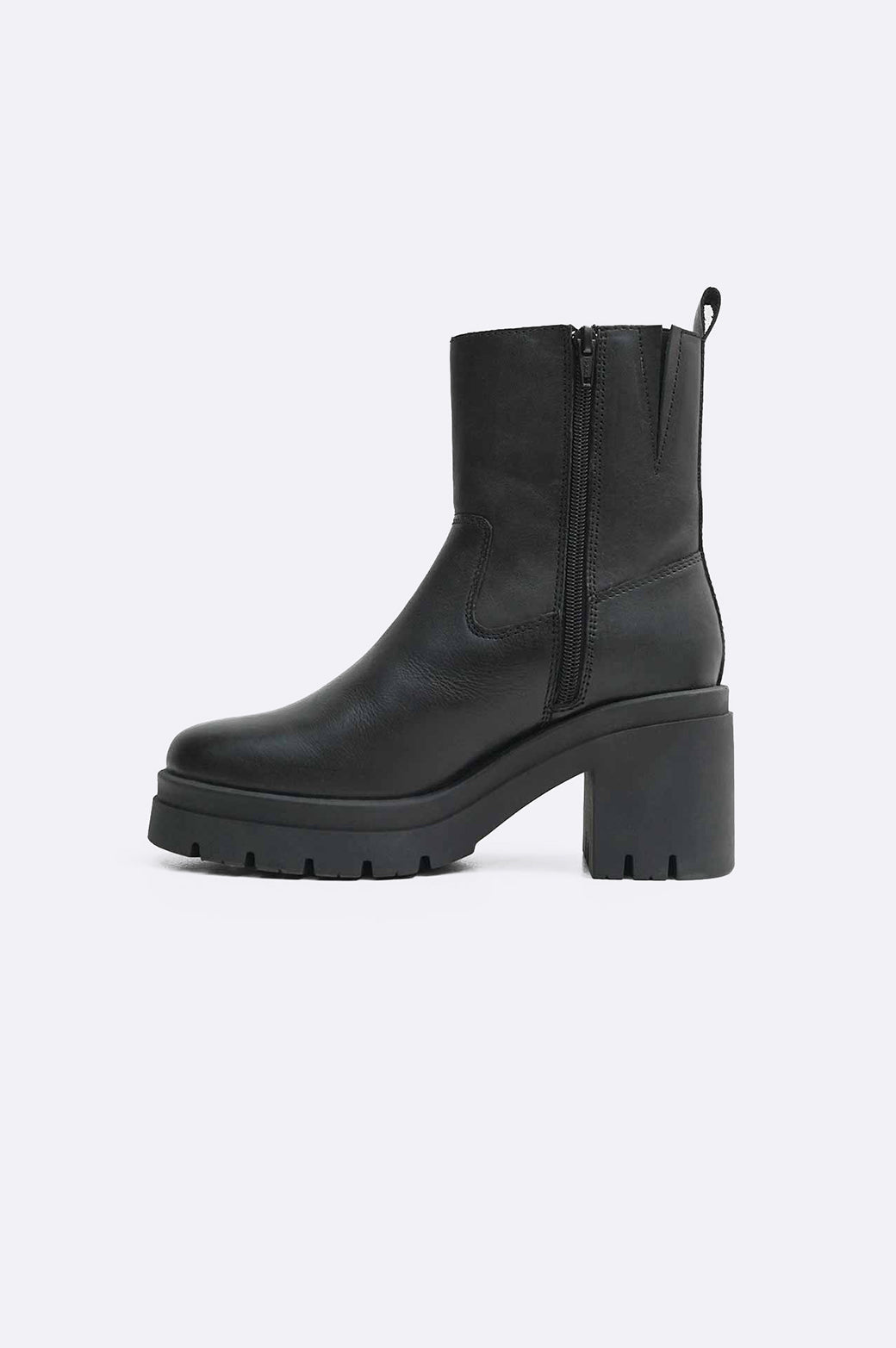 BLACK LEATHER PLATFORM BOOTS
