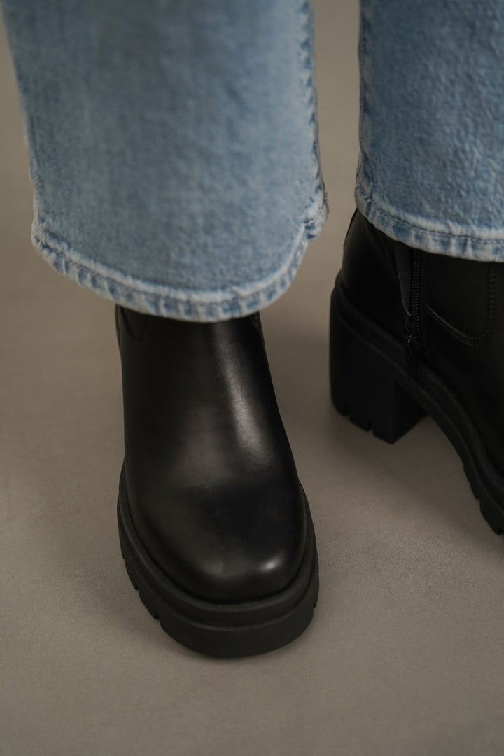 BLACK LEATHER PLATFORM BOOTS