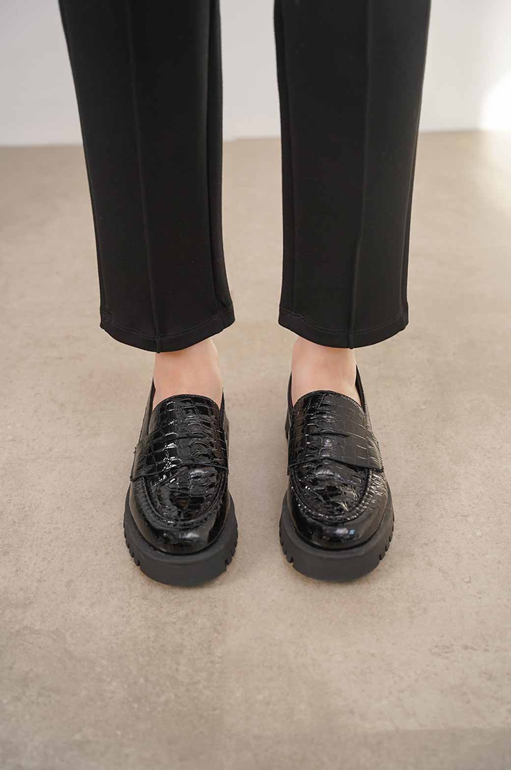 BLACK TEXTURED PATENT LOAFERS