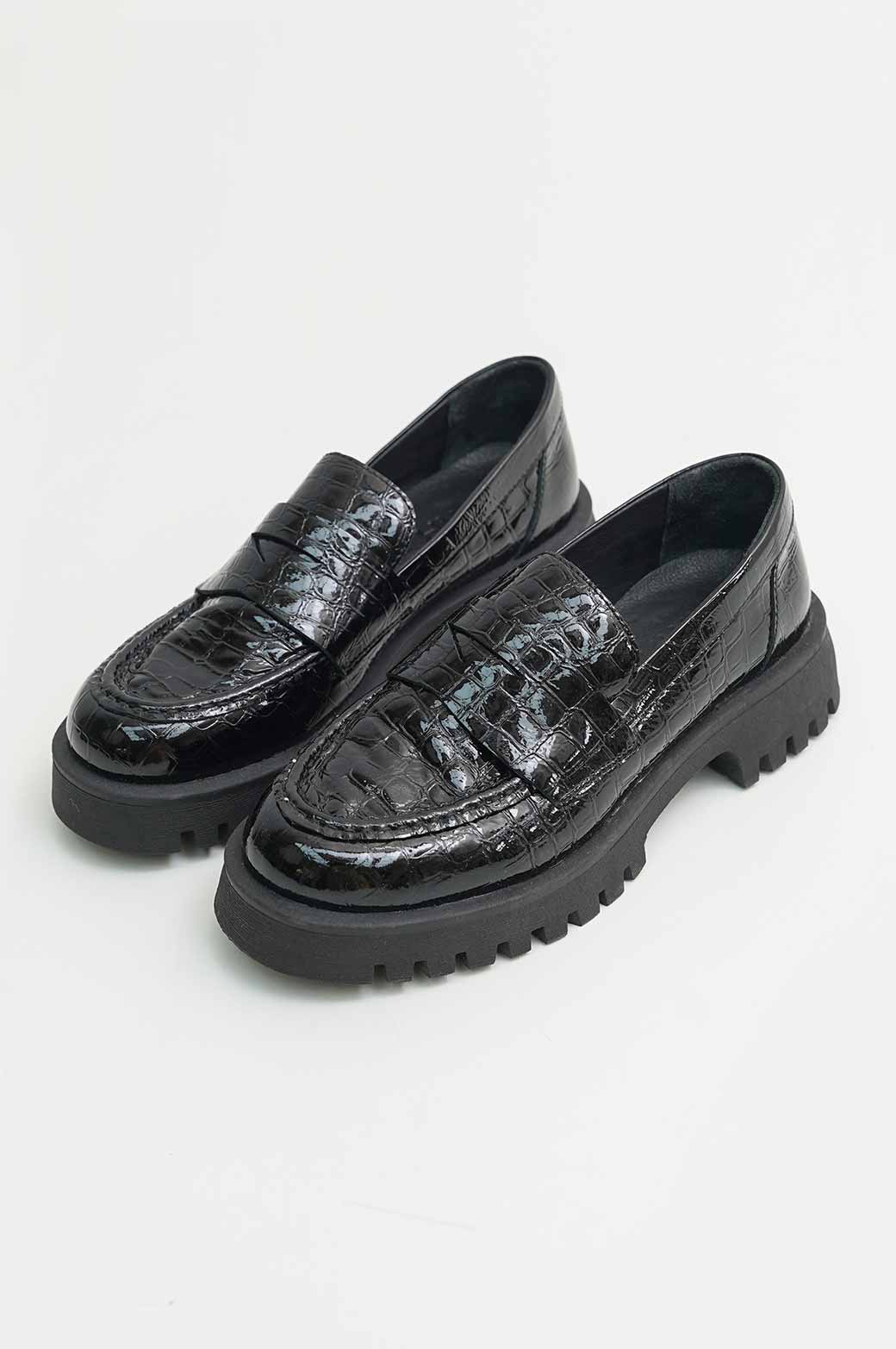BLACK TEXTURED PATENT LOAFERS
