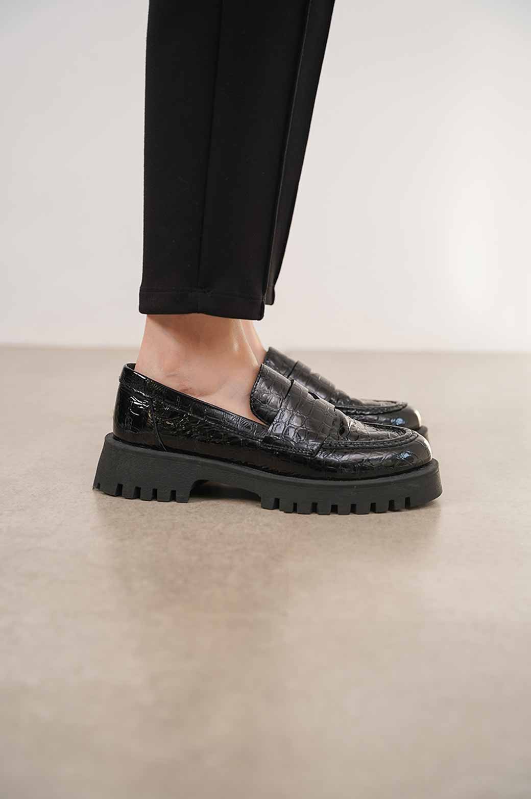BLACK TEXTURED PATENT LOAFERS