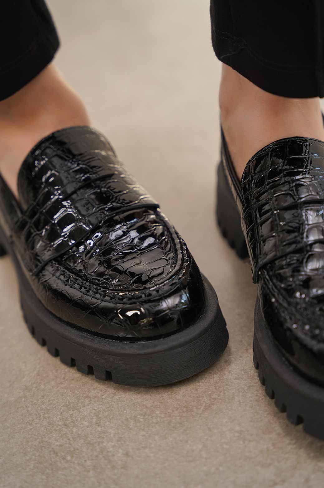 BLACK TEXTURED PATENT LOAFERS