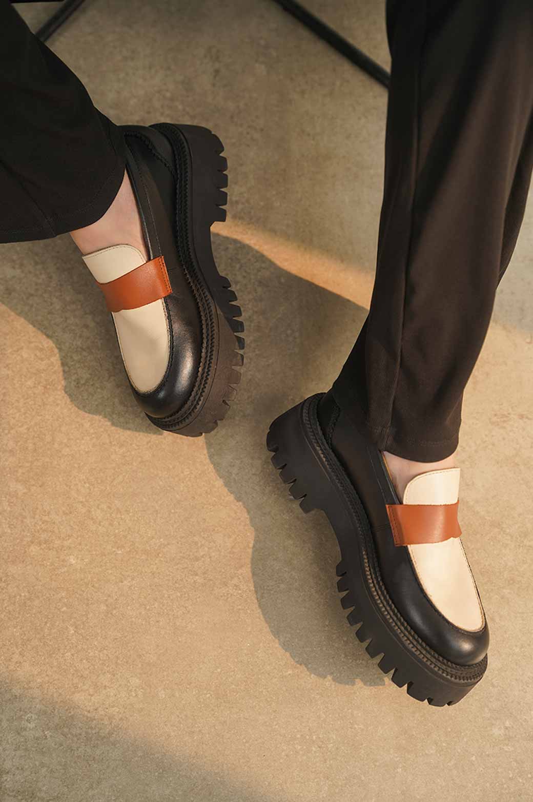 CREAM LEATHER TRACK SOLE LOAFERS