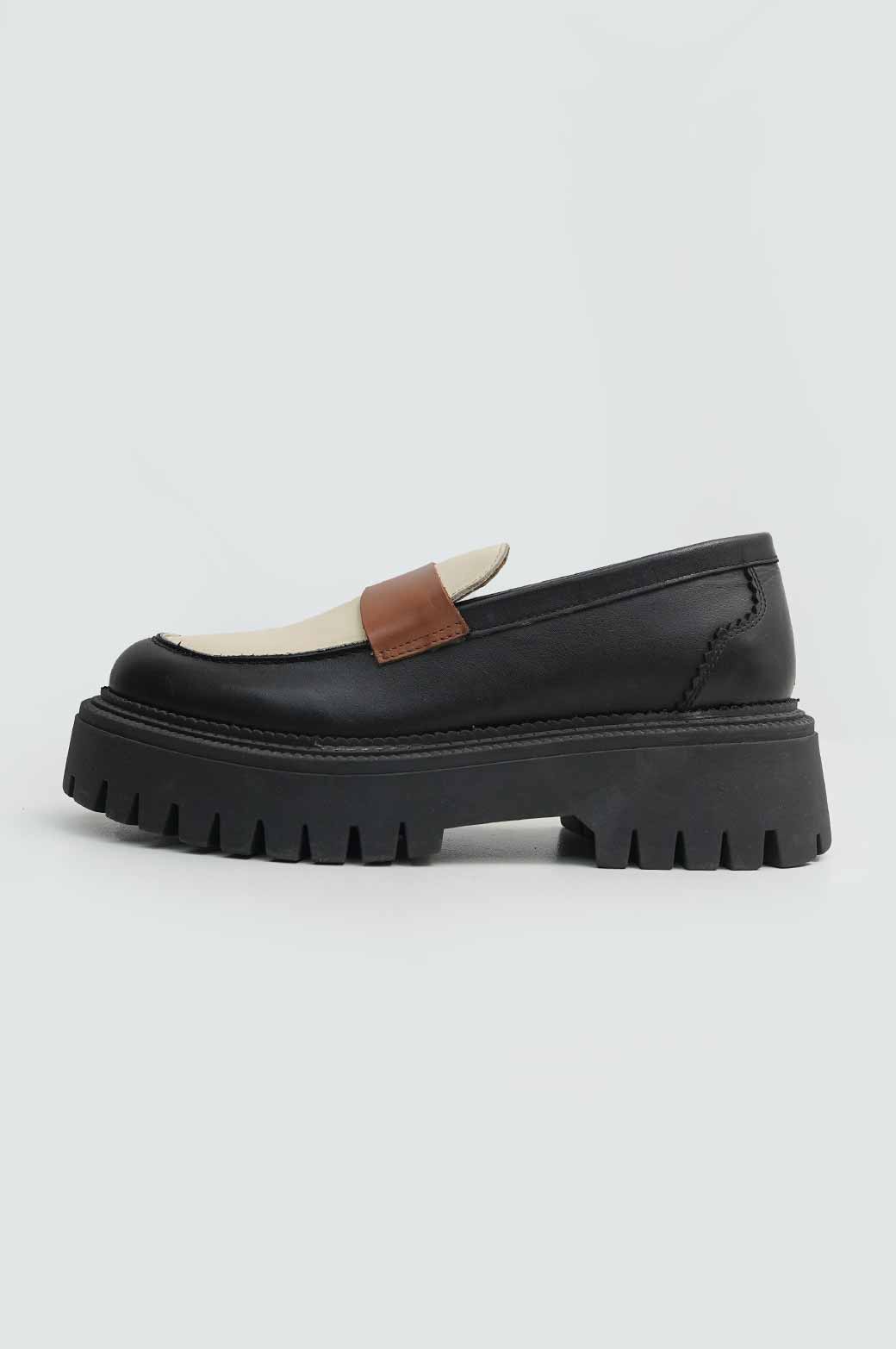 CREAM LEATHER TRACK SOLE LOAFERS