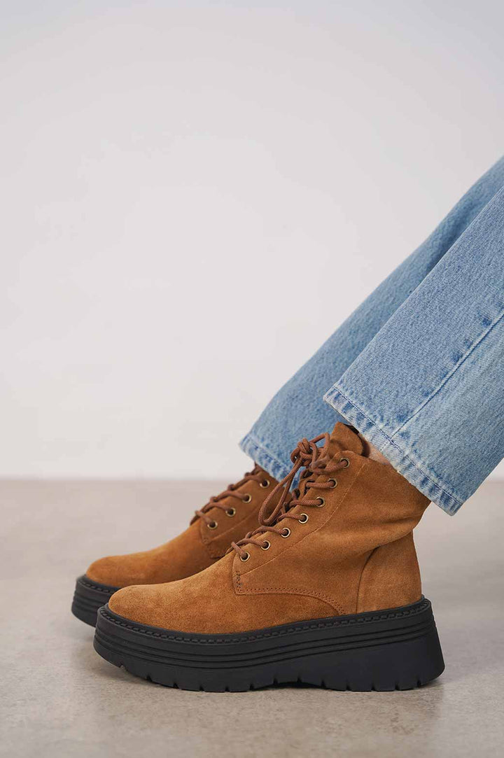 CARAMEL LEATHER COMBAT BOOTS