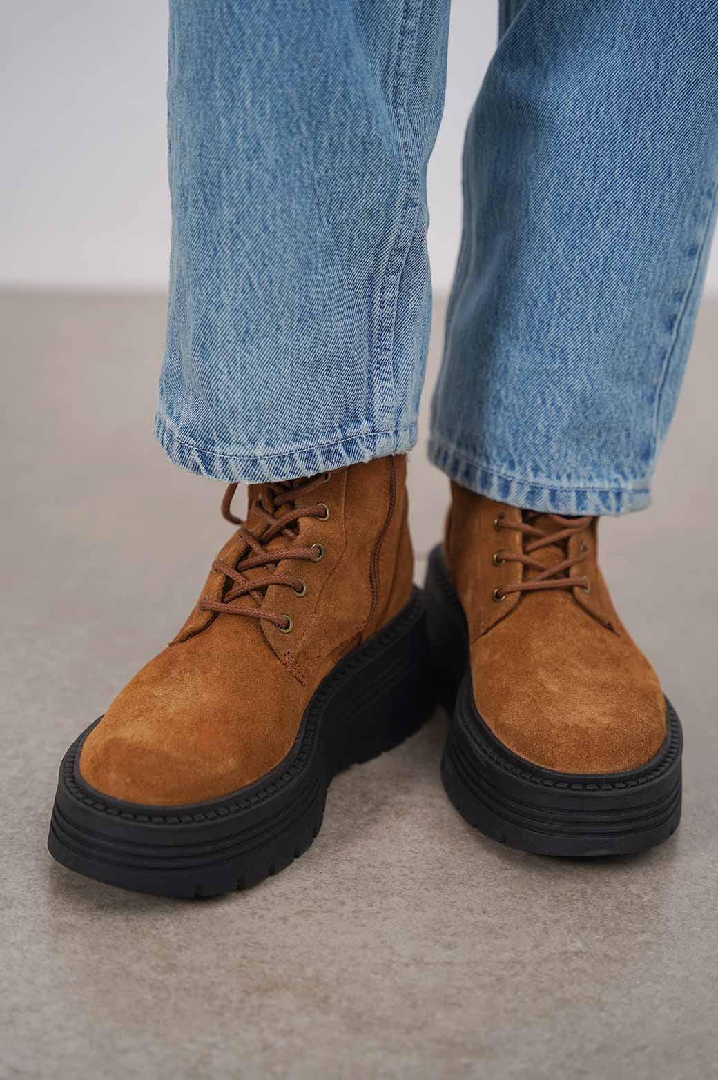 CARAMEL LEATHER COMBAT BOOTS