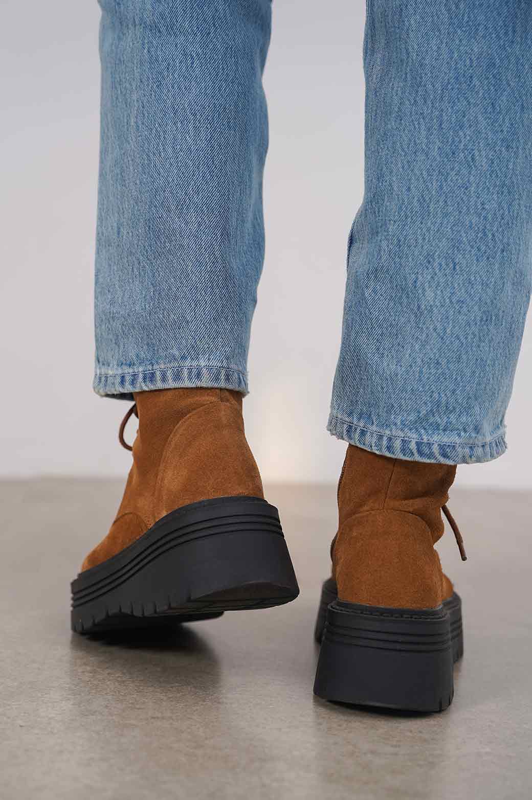 CARAMEL LEATHER COMBAT BOOTS
