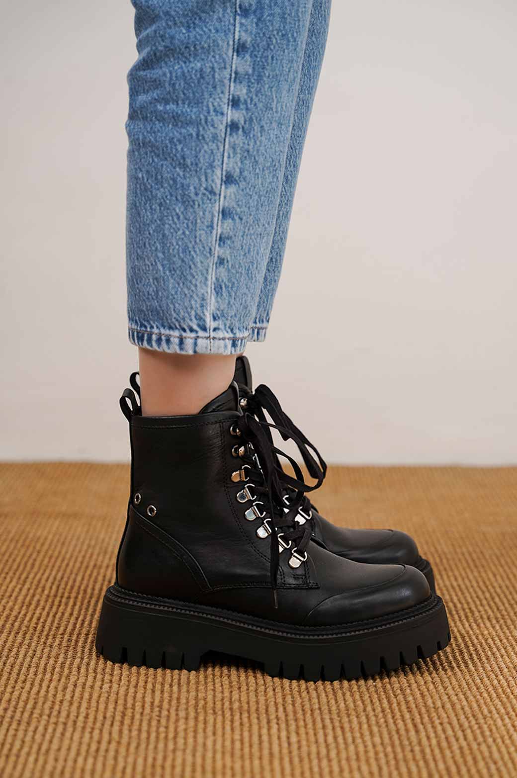 BLACK LEATHER TRACK SOLE COMBAT BOOTS