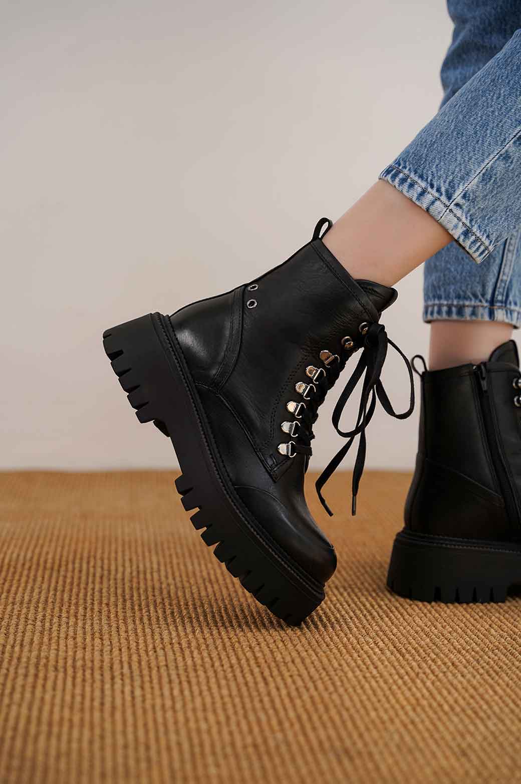 BLACK LEATHER TRACK SOLE COMBAT BOOTS