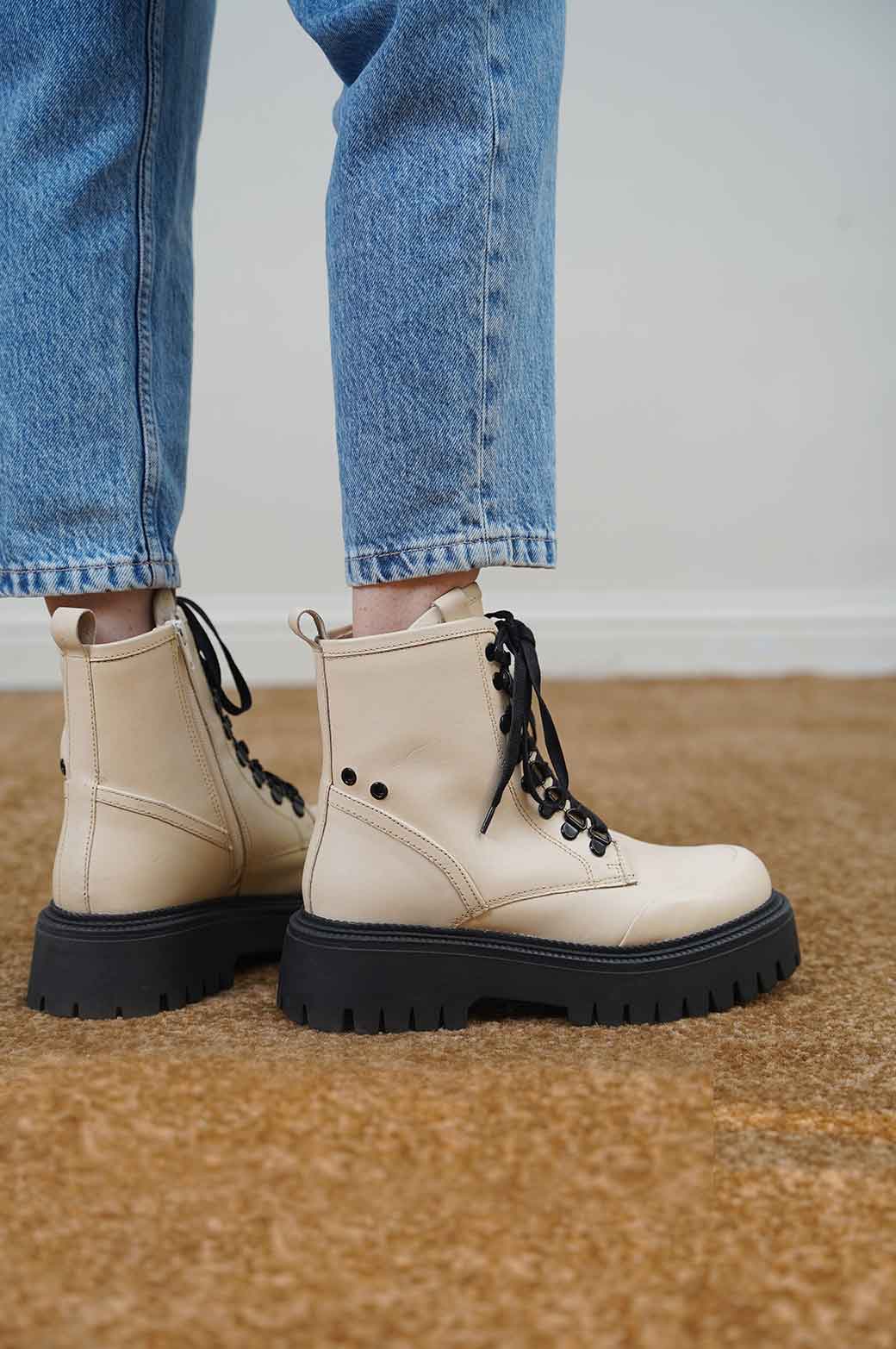 CREAM LEATHER TRACK SOLE COMBAT BOOT