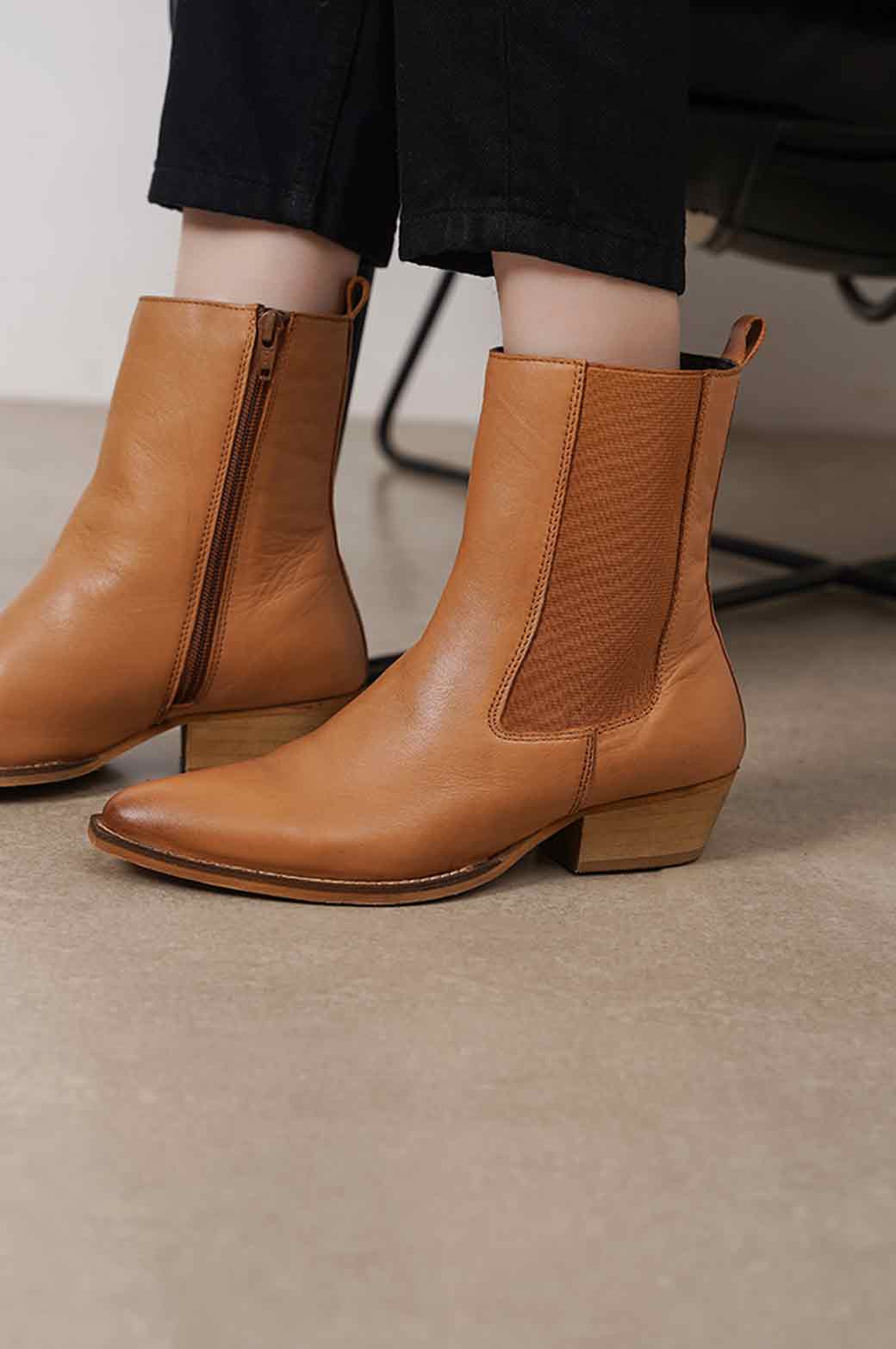 CAMEL LEATHER COWBOY BOOTS