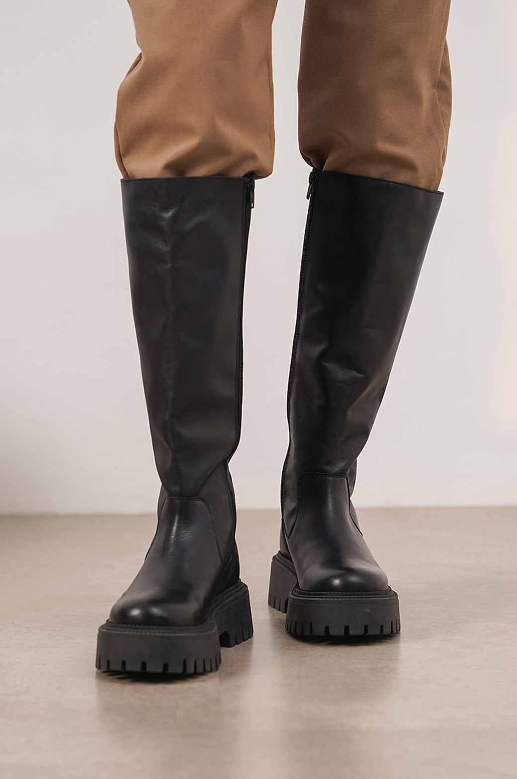 BLACK LEATHER KNEE HIGH BOOTS