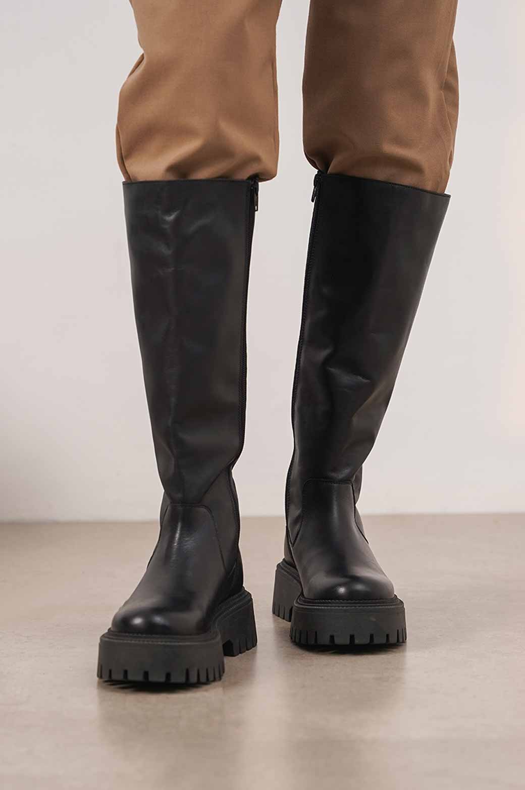 BLACK LEATHER KNEE HIGH BOOTS