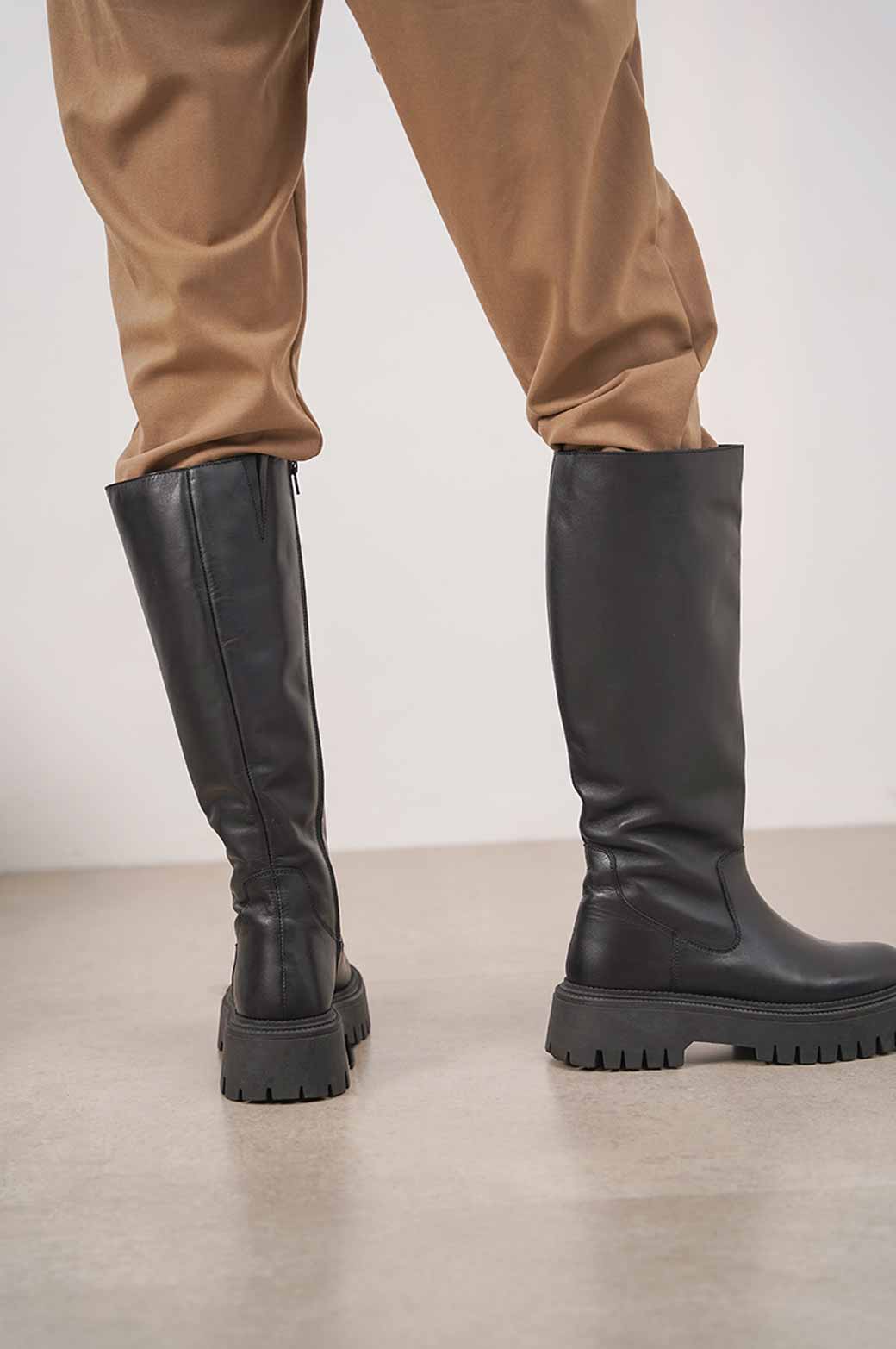 BLACK LEATHER KNEE HIGH BOOTS