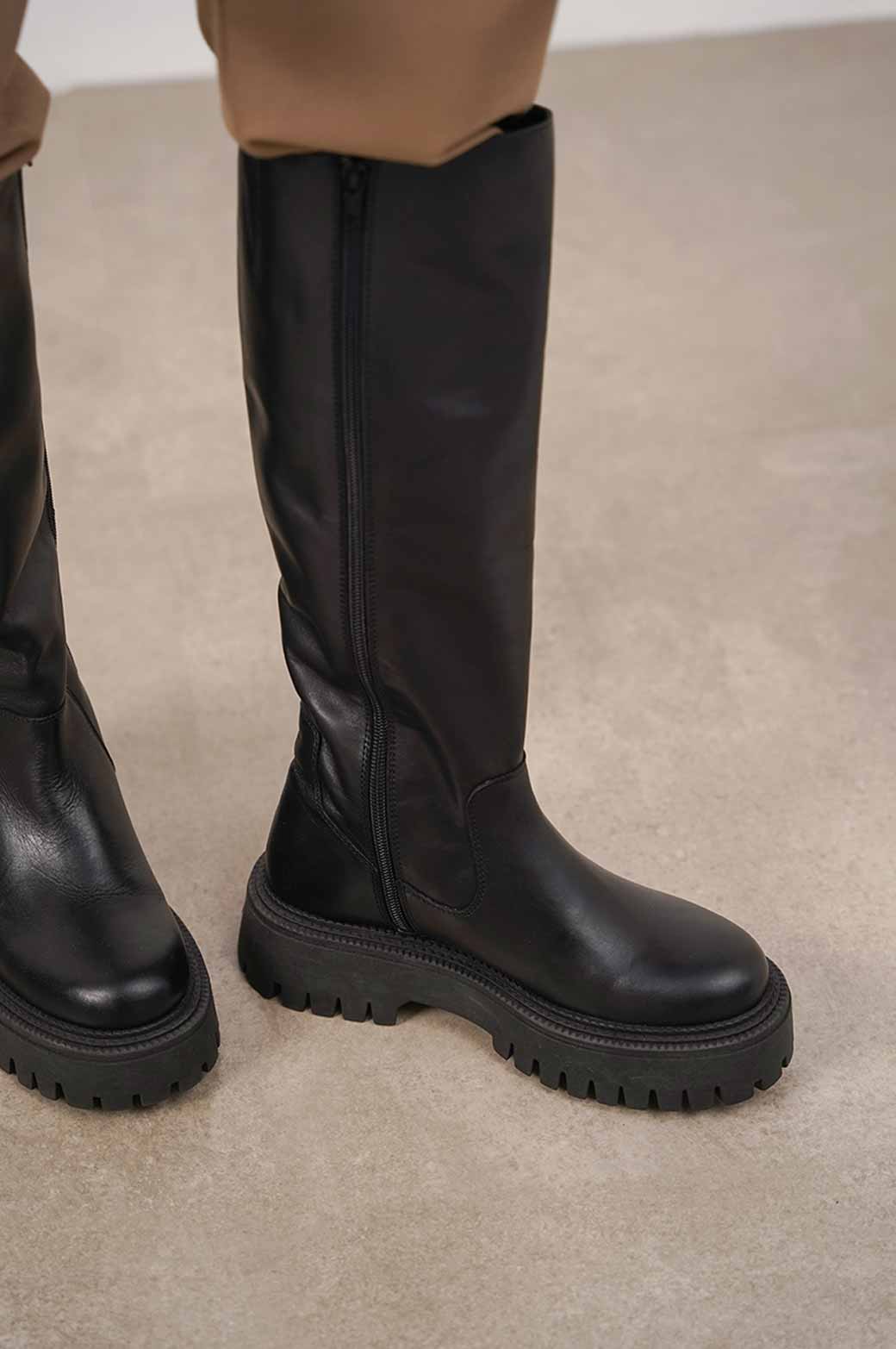 BLACK LEATHER KNEE HIGH BOOTS