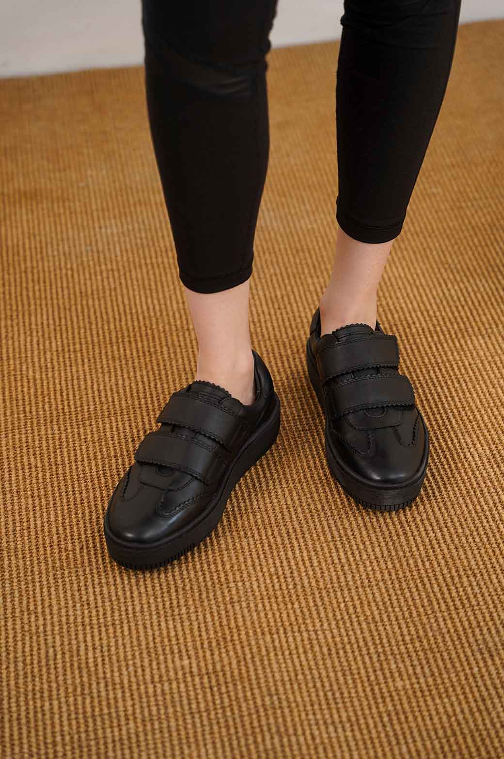 BLACK VINTAGE VELCRO SNEAKERS