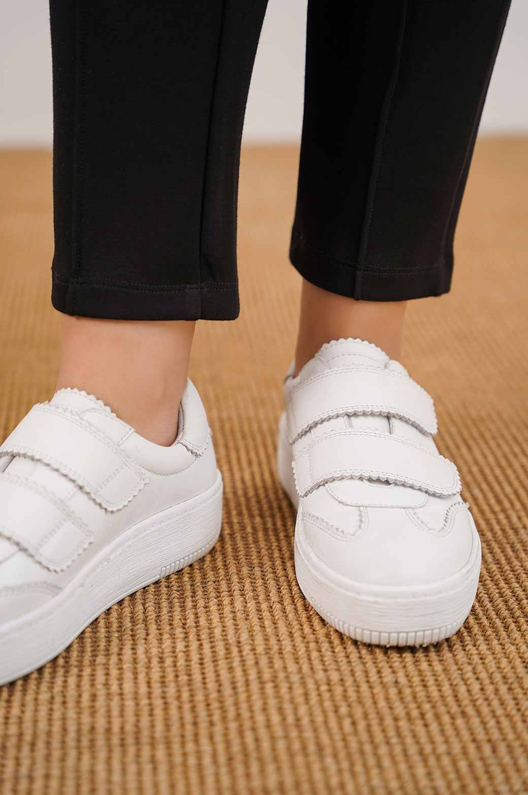 WHITE VINTAGE VELCRO SNEAKERS