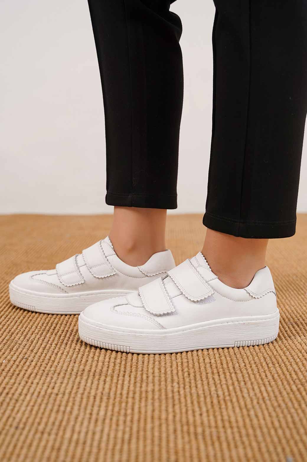 WHITE VINTAGE VELCRO SNEAKERS