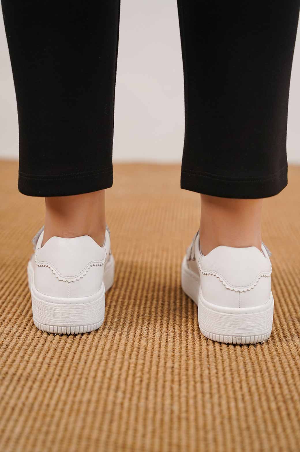 WHITE VINTAGE VELCRO SNEAKERS