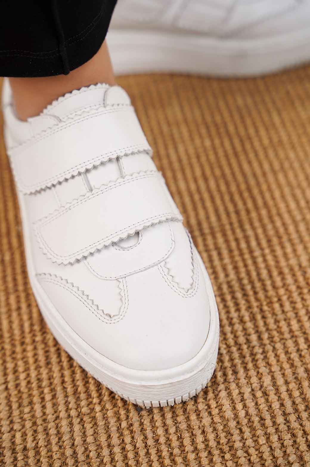 WHITE VINTAGE VELCRO SNEAKERS