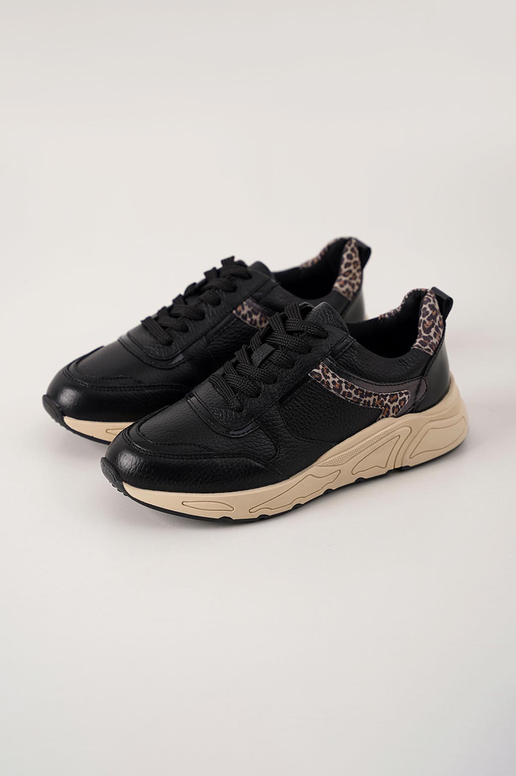 BLACK SNEAKERS WITH ANIMAL PRINT DETAIL