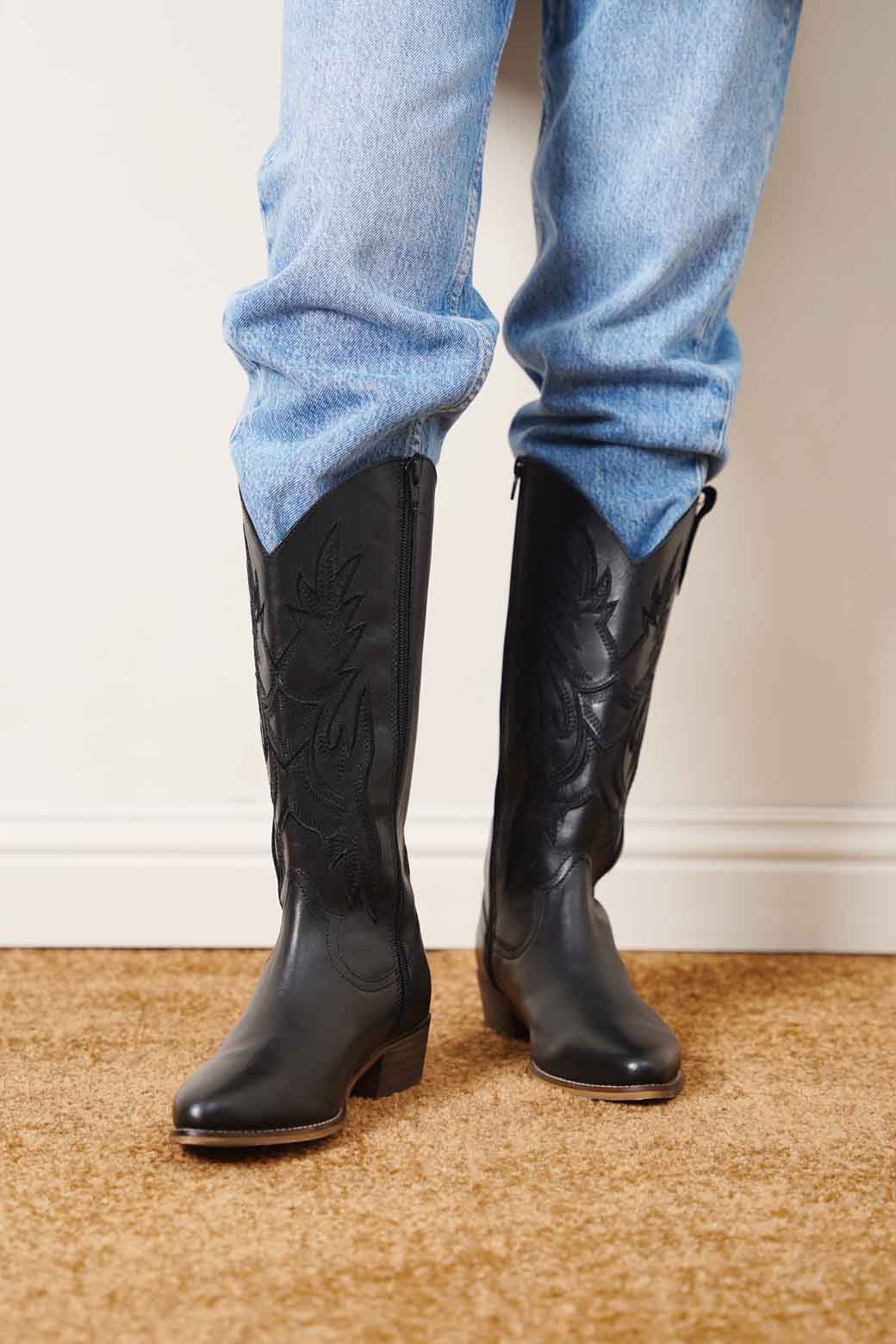 BLACK LEATHER COWBOY BOOT