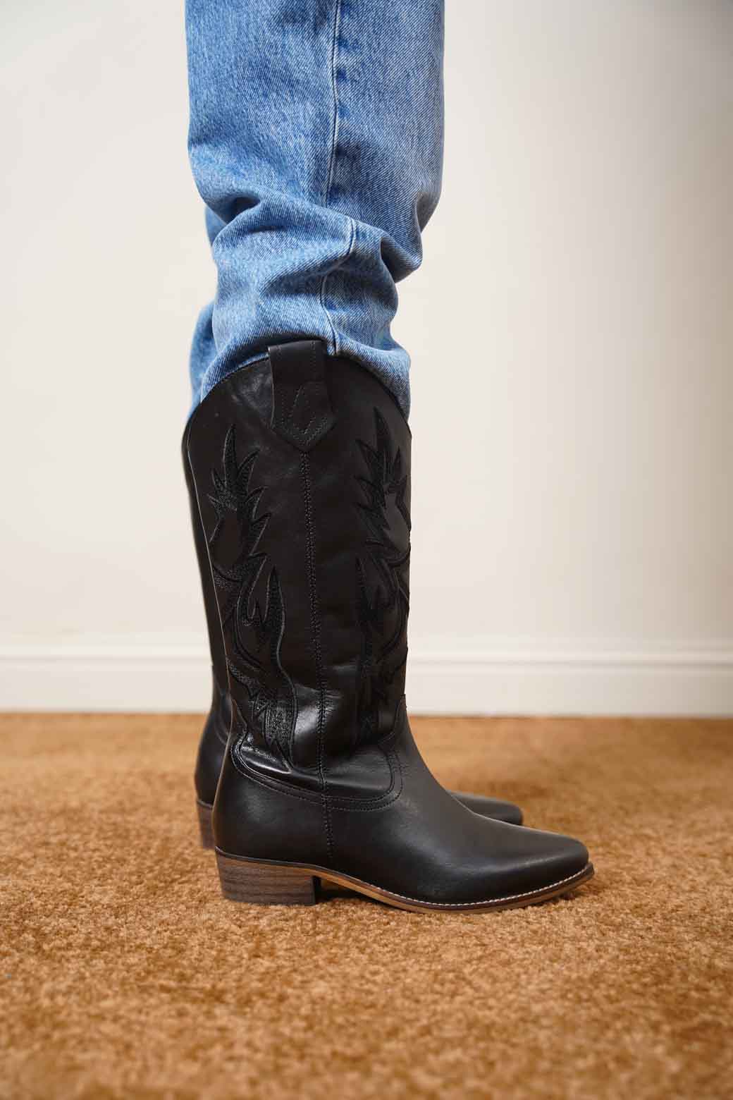 BLACK LEATHER COWBOY BOOT