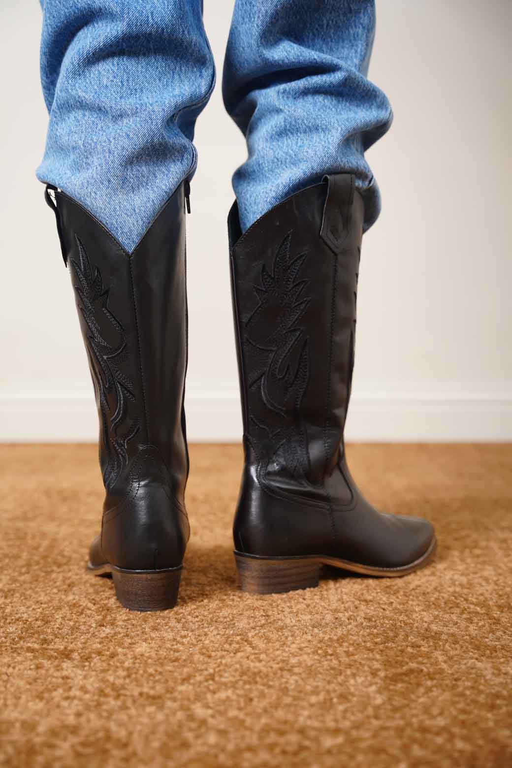 BLACK LEATHER COWBOY BOOT