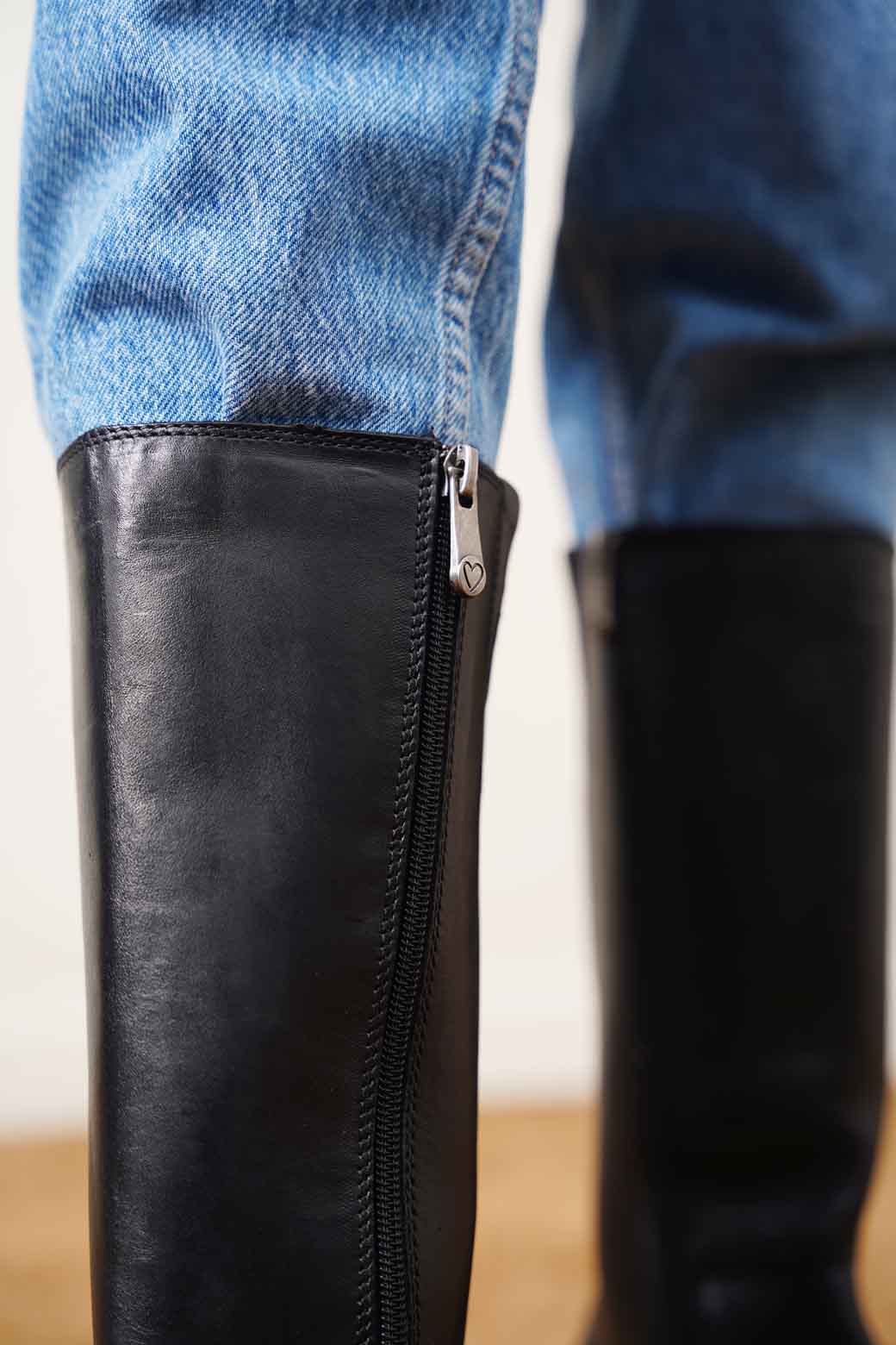 BLACK CALF LENGTH LEATHER CHELSEA BOOT