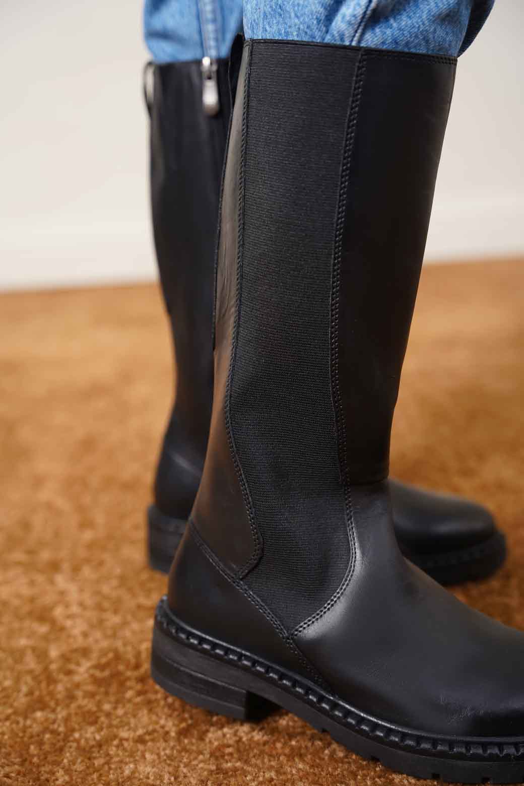 BLACK CALF LENGTH LEATHER CHELSEA BOOT