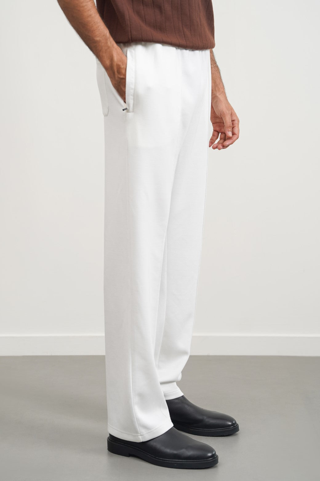 WHITE STRAIGHT KNITTED PANTS