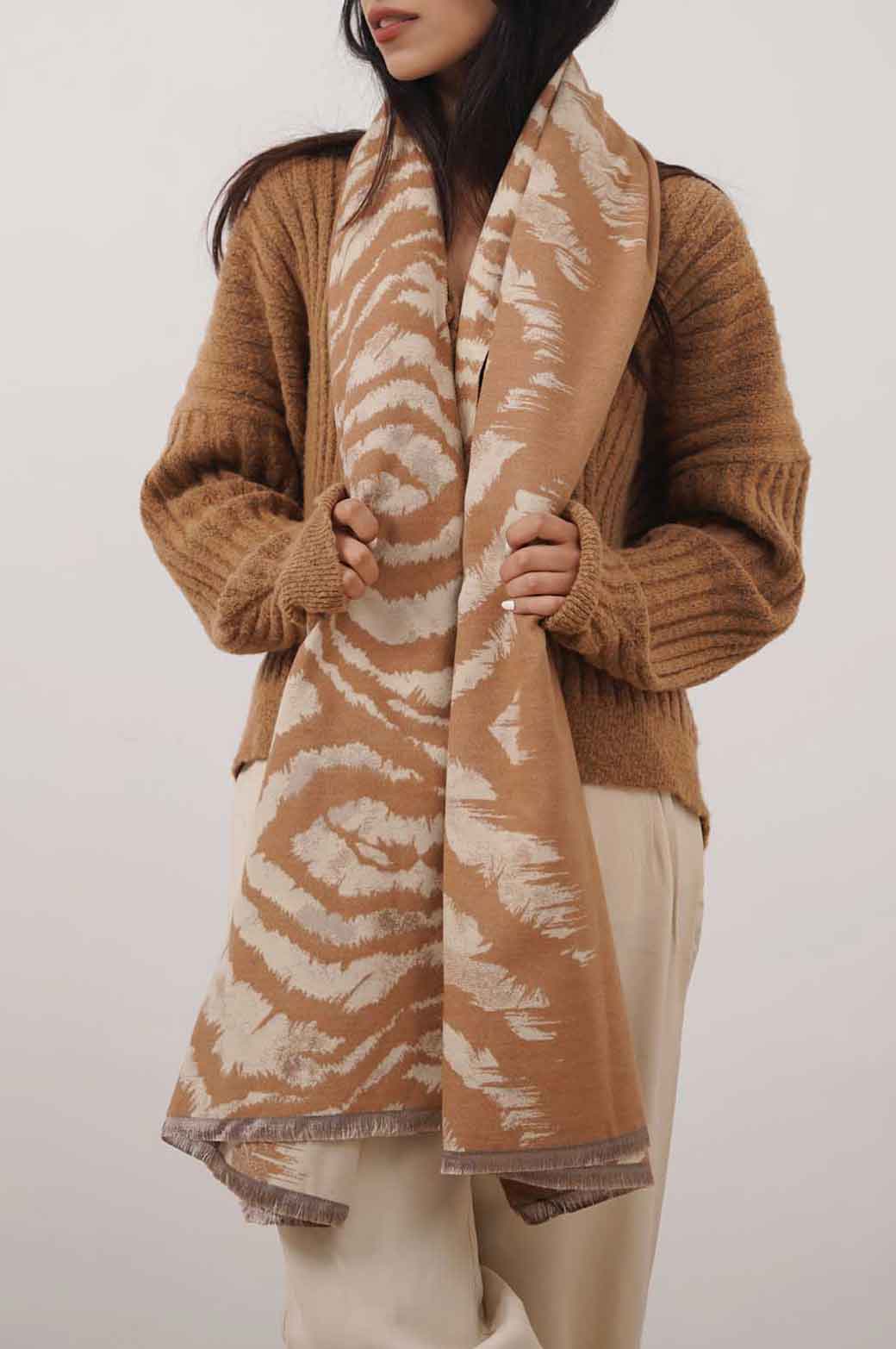 BEIGE JUNGLE PRINT SCARF