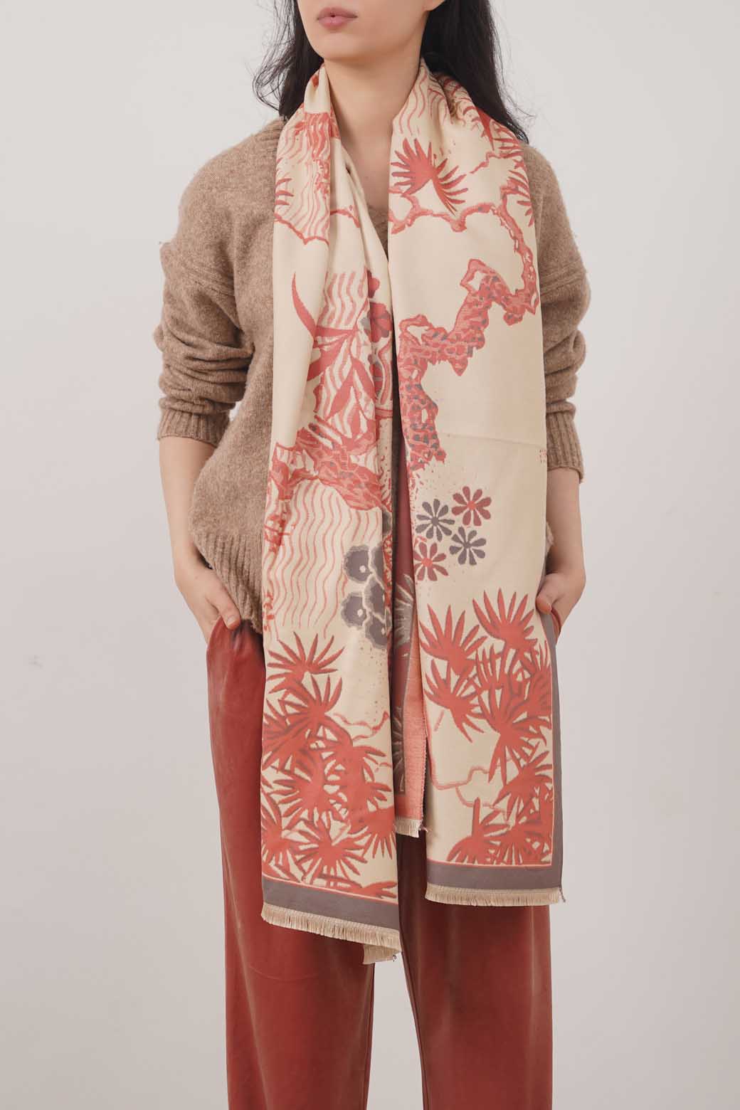 BEIGE CONTRAST FLORA PRINT SCARF